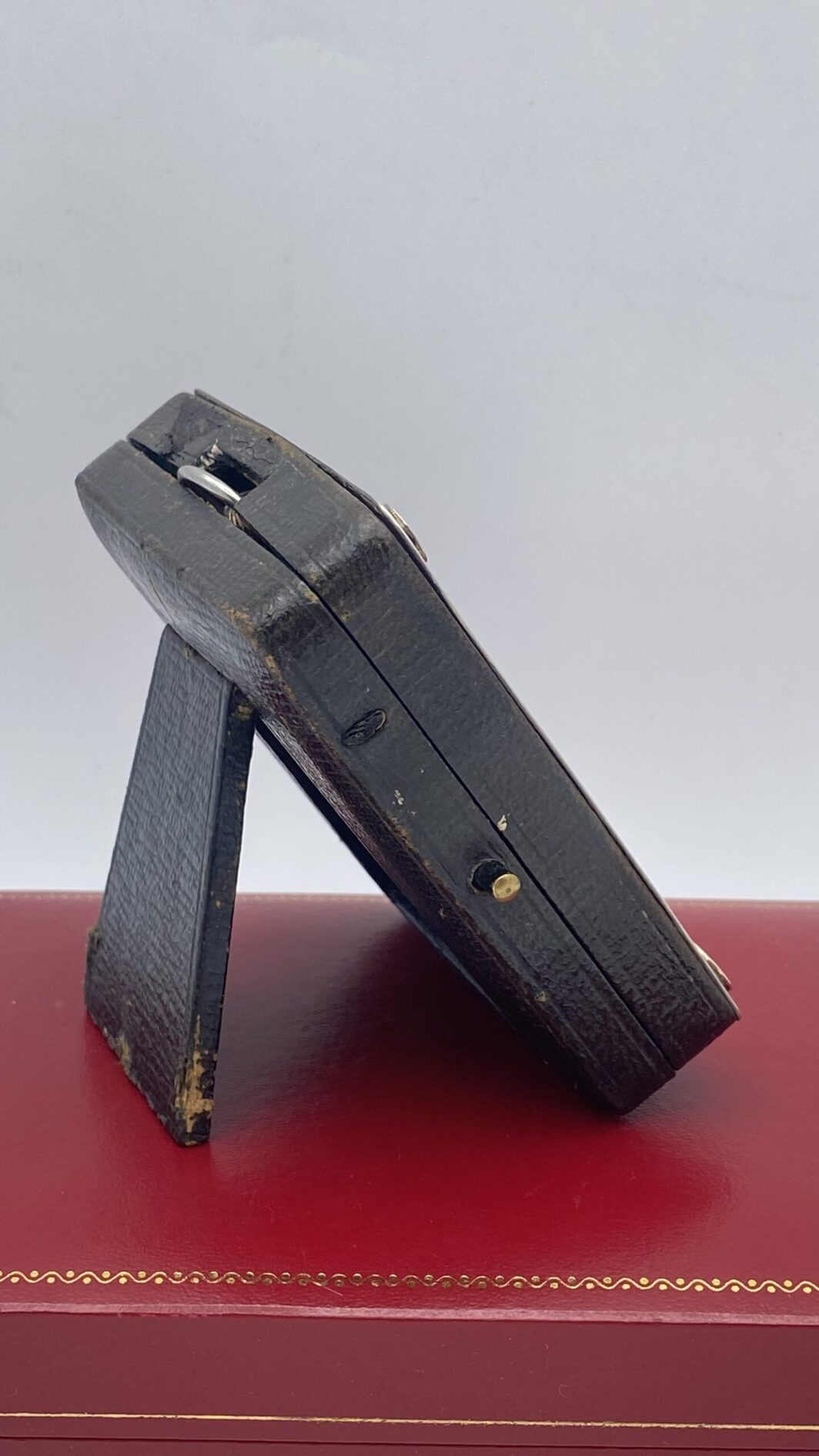 ARGENTO E ORO. OROLOGIO DEL 1892 CON PORTAOROLOGIO DATATO 1908. - immagine 21
