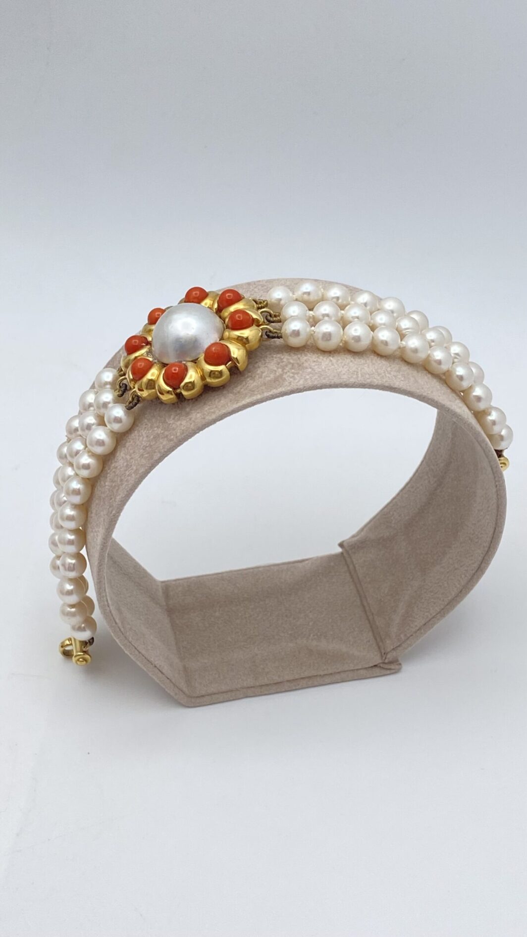 PERLE, ORO 18KT E CORALLO. BRACCIALE VINTAGE ANNI ‘70. ITALIA. - immagine 3