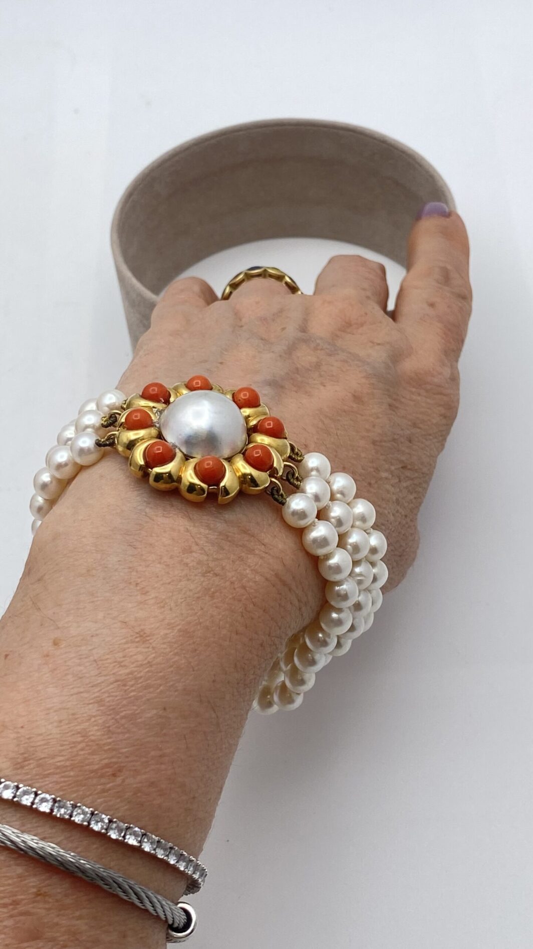 PERLE, ORO 18KT E CORALLO. BRACCIALE VINTAGE ANNI ‘70. ITALIA. - immagine 6