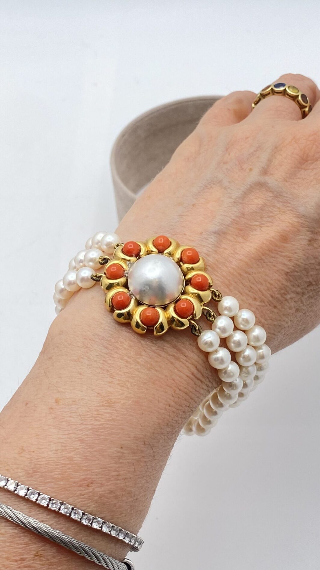 PERLE, ORO 18KT E CORALLO. BRACCIALE VINTAGE ANNI ‘70. ITALIA. - immagine 11