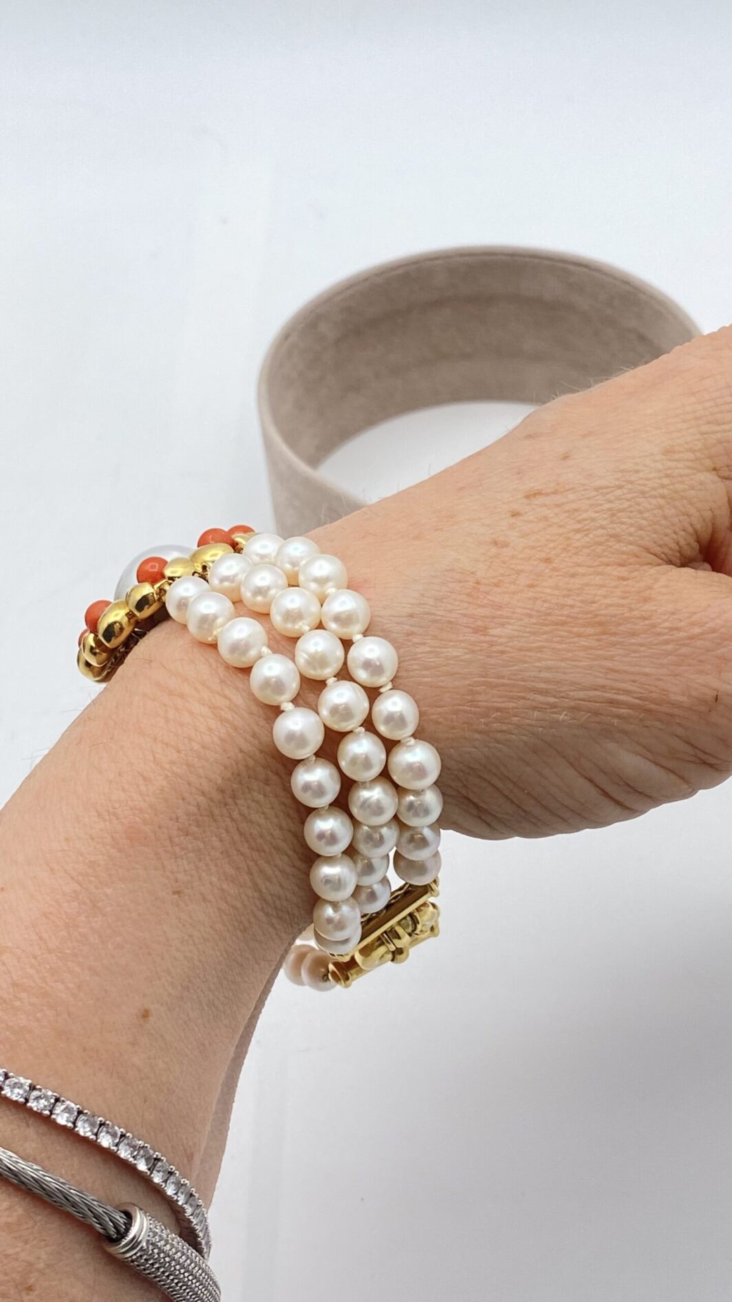 PERLE, ORO 18KT E CORALLO. BRACCIALE VINTAGE ANNI ‘70. ITALIA. - immagine 12