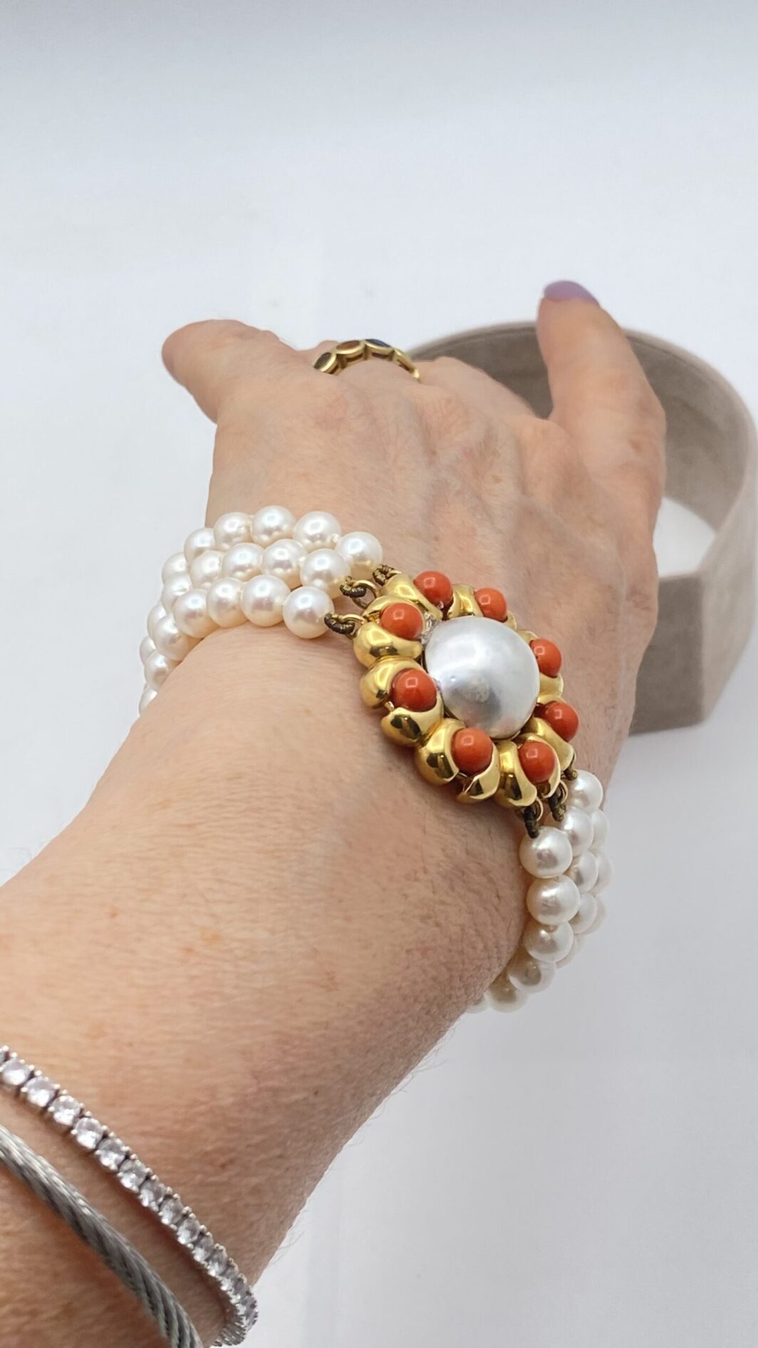 PERLE, ORO 18KT E CORALLO. BRACCIALE VINTAGE ANNI ‘70. ITALIA. - immagine 14