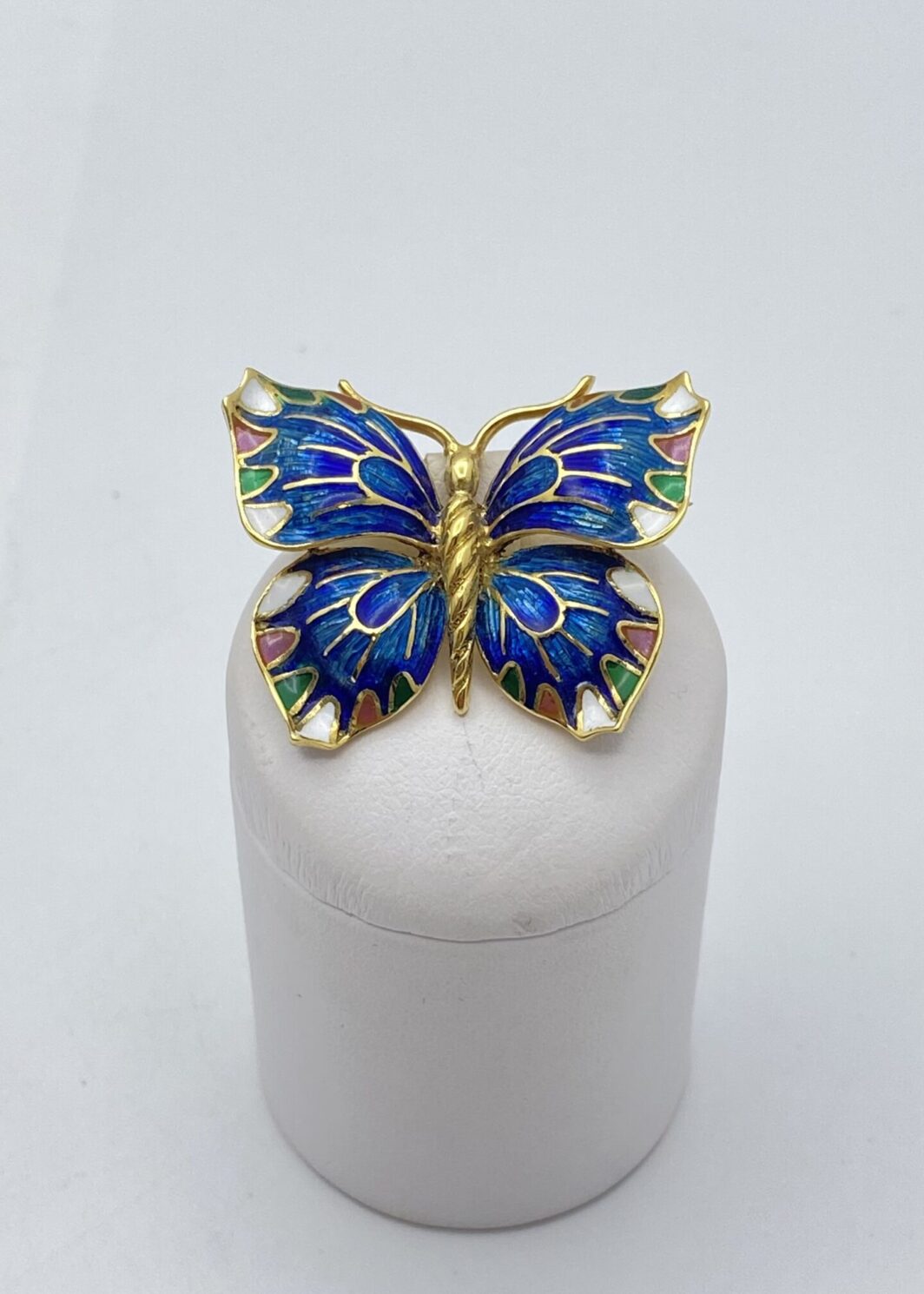 ORO 18KT E SMALTI. SPILLA A FARFALLA VINTAGE ANNI ‘50/‘60.