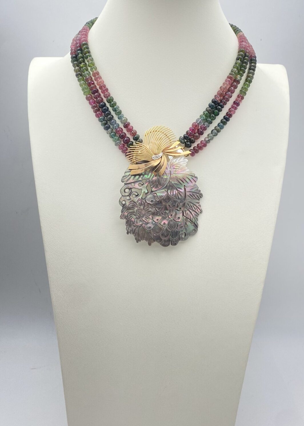 ORO, BRILLANTI, TORMALINE E MADREPERLA. COLLANA VINTAGE
