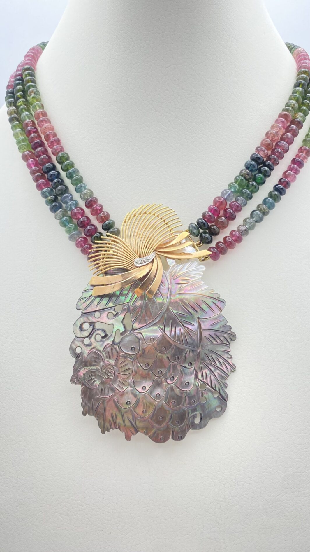 ORO, BRILLANTI, TORMALINE E MADREPERLA. COLLANA VINTAGE - immagine 3