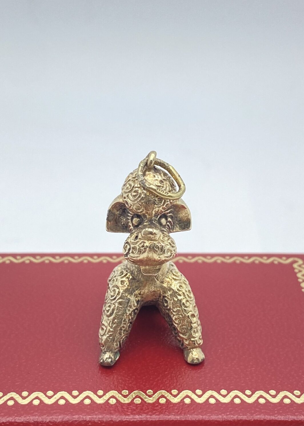 ARGENTO DORATO. CANE BARBONCINO. PENDENTE VINTAGE ANNI ‘50.