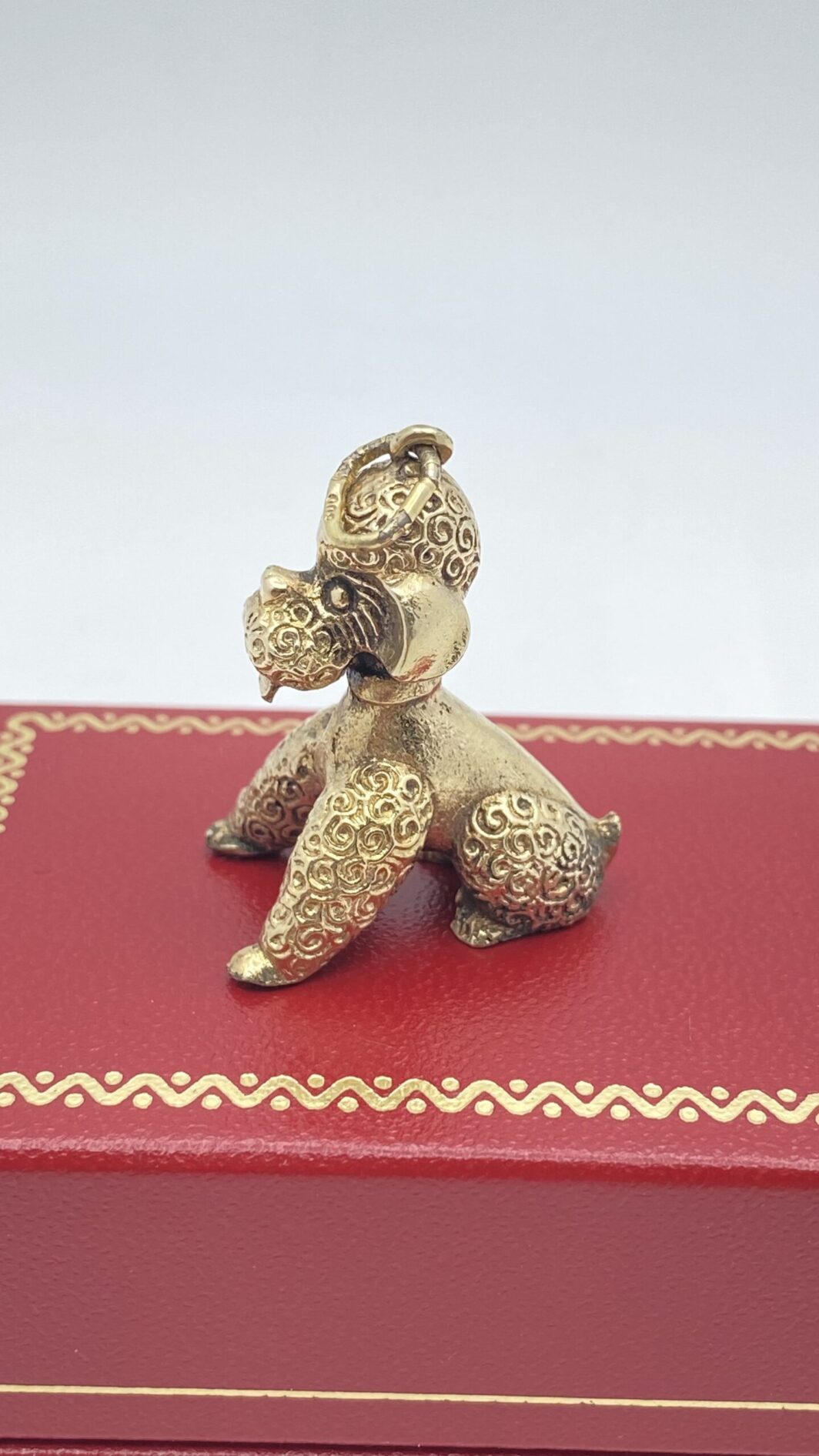 ARGENTO DORATO. CANE BARBONCINO. PENDENTE VINTAGE ANNI ‘50. - immagine 3