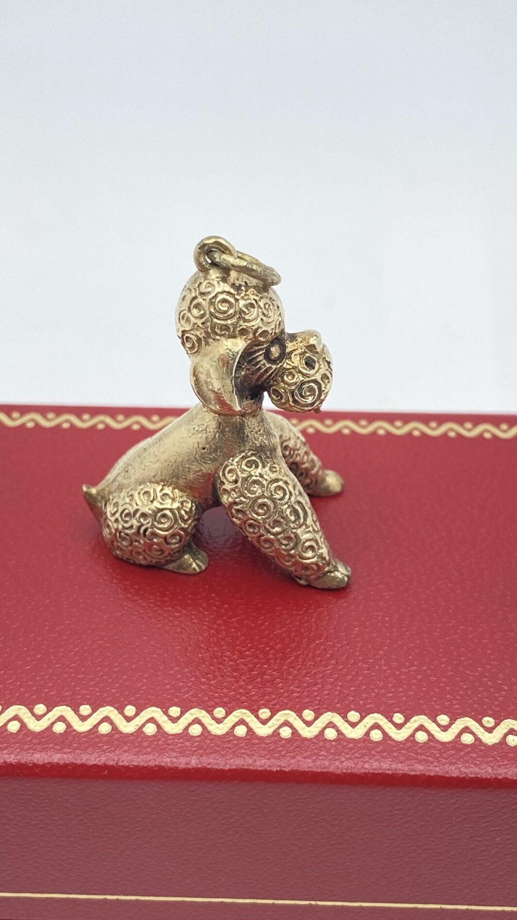 ARGENTO DORATO. CANE BARBONCINO. PENDENTE VINTAGE ANNI ‘50. - immagine 6
