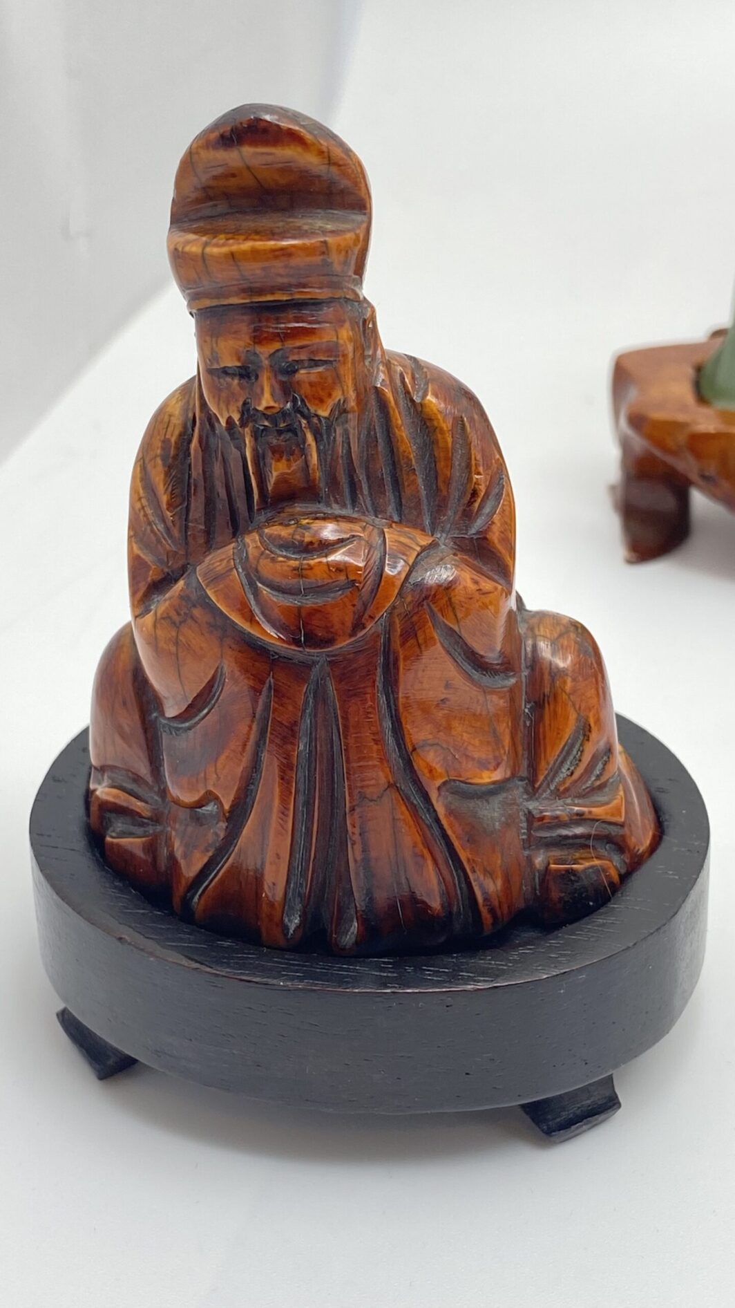 BUDDHA E SAGGI ORIENTALI. LOTTO DI 12 PEZZI IN MATERIALI VARI. CINA XXsec. - immagine 78