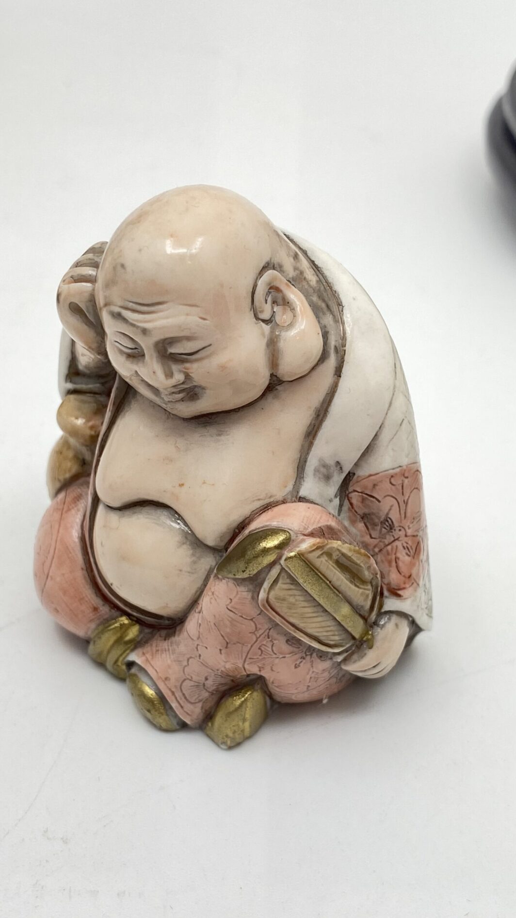 BUDDHA E SAGGI ORIENTALI. LOTTO DI 12 PEZZI IN MATERIALI VARI. CINA XXsec. - immagine 16