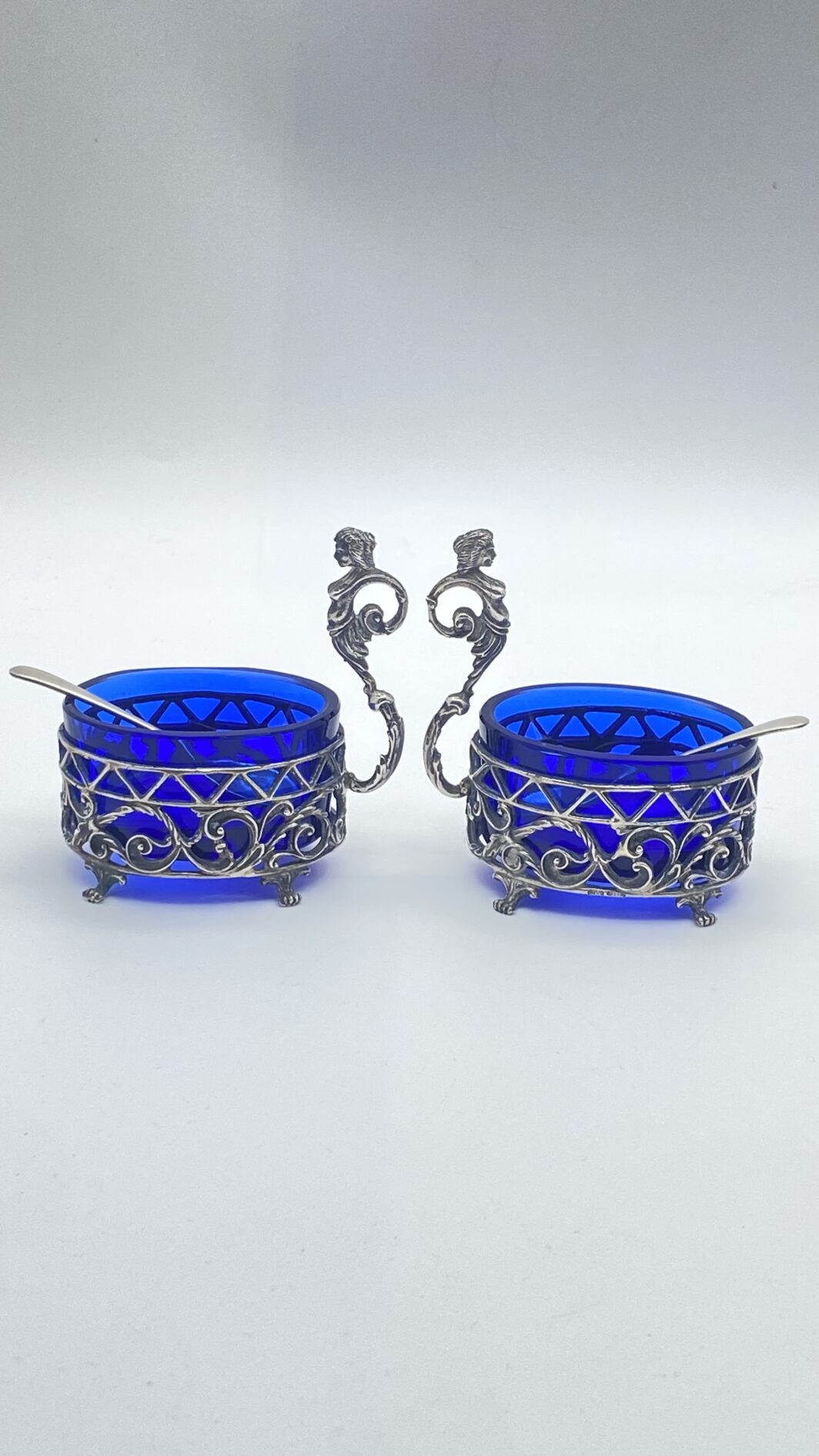 ARGENTO. PAIO DI SALIERE CON OPALINE BLU. SECONDA METÀ XIX sec. - immagine 16