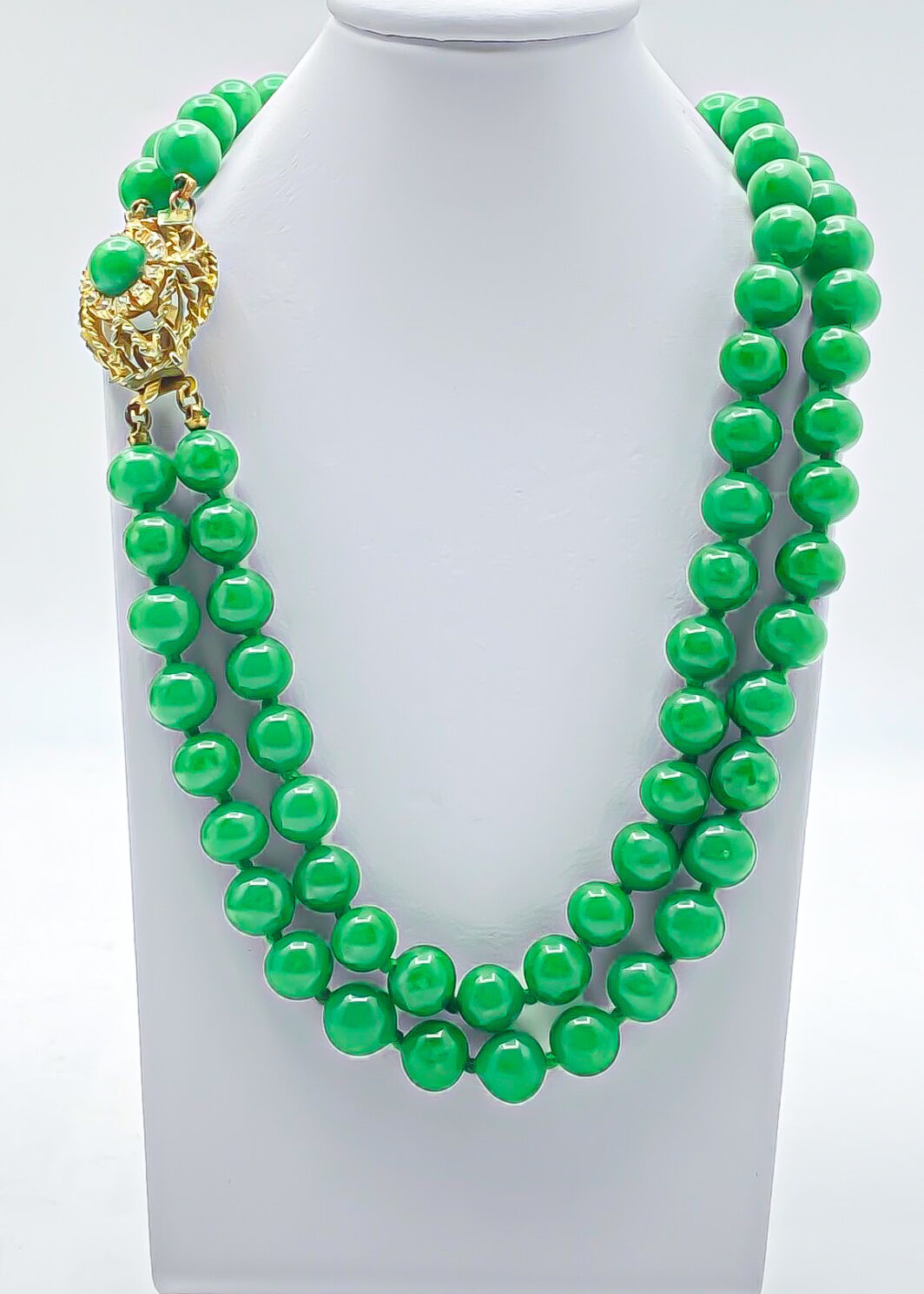 “HATTIE CARNEGIE”. COLLIER IN PASTE DI VETRO, METALLO GOLDTONE E STRASS. USA ANNI ‘40.
