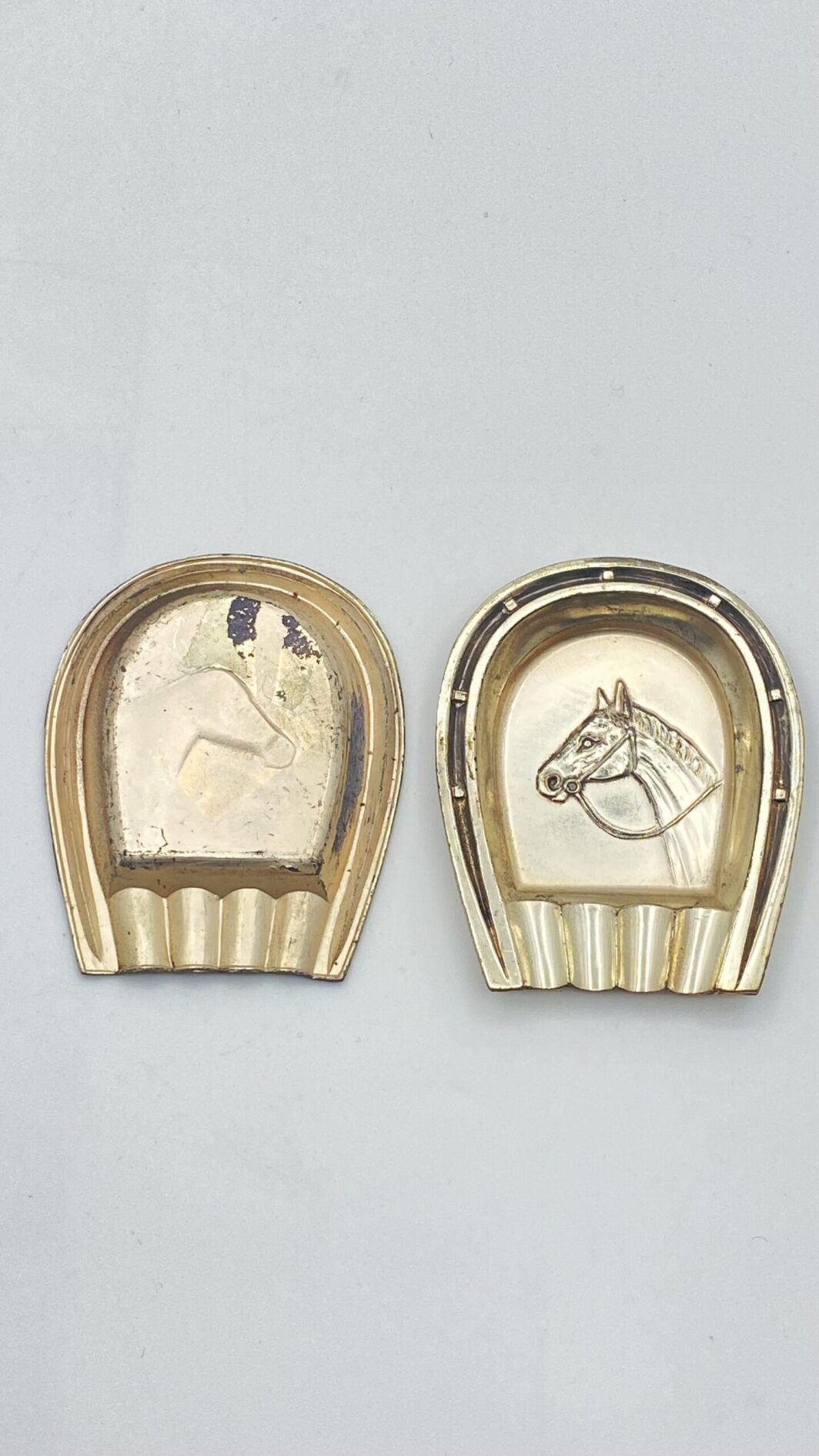 SHEFFIELD VINTAGE. PAIO DI POSACENERI A FORMA DI FERRO CON FIGURA DI CAVALLO. ANNI '40 - immagine 7