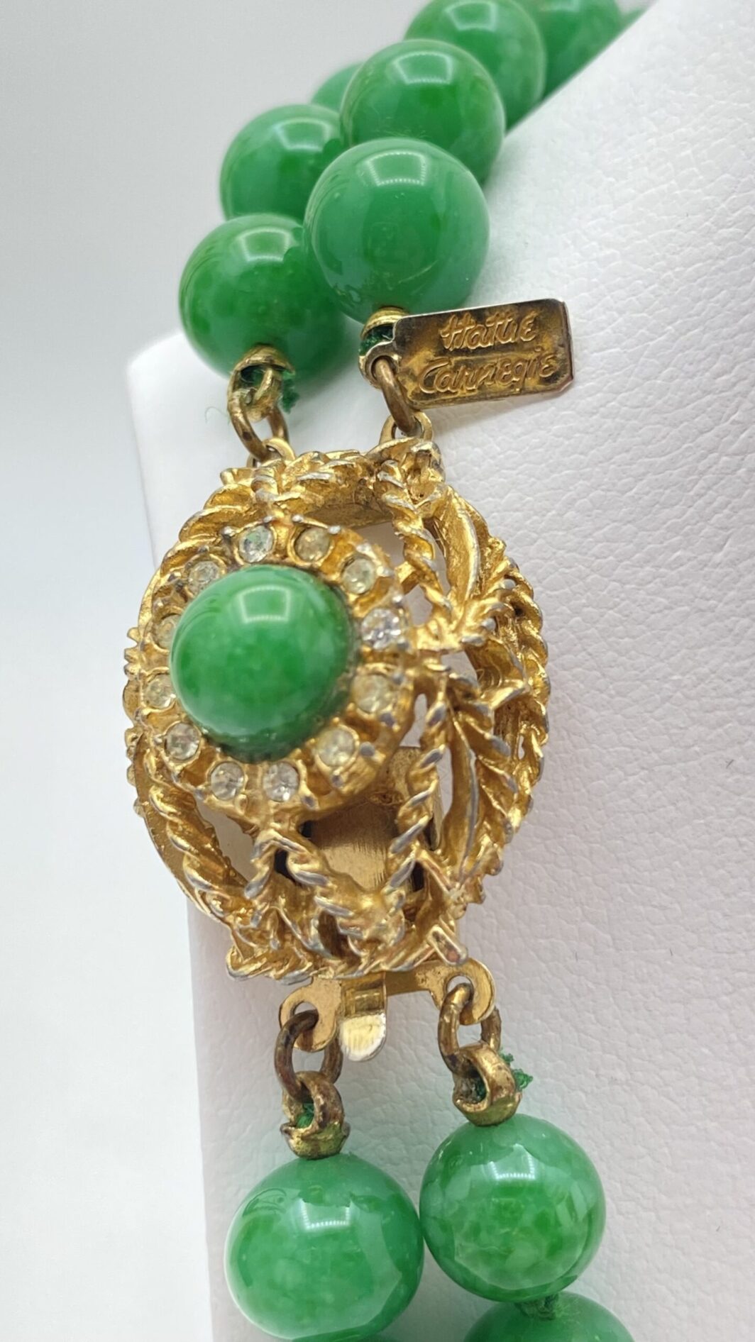 “HATTIE CARNEGIE”. COLLIER IN PASTE DI VETRO, METALLO GOLDTONE E STRASS. USA ANNI ‘40. - immagine 8