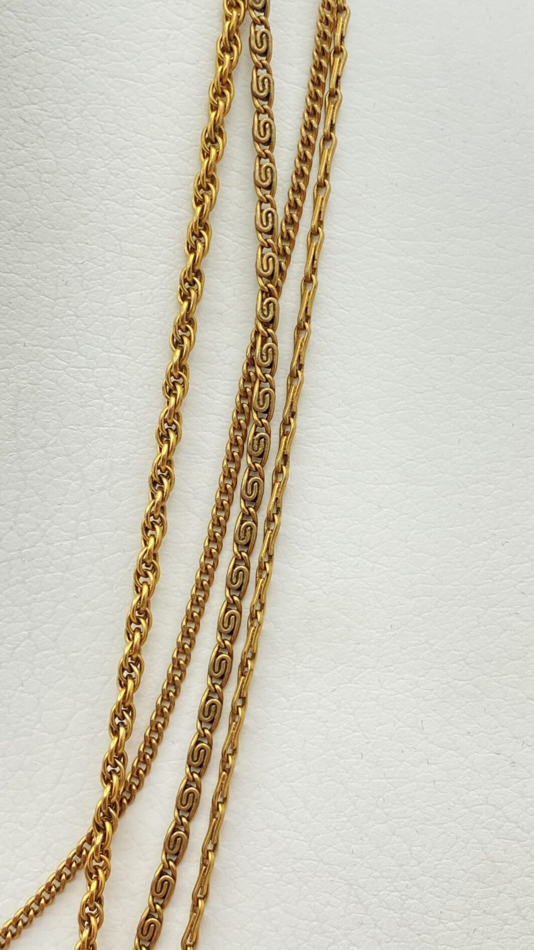 RARA COLLANA IN METALLO DORATO CON MONETA-SPECCHIO PENDENTE RAFFIGURANTE L'IMPERATRICE MARIA TERESA D'AUSTRIA.  EPOCA FINE XIX SECOLO. - immagine 10
