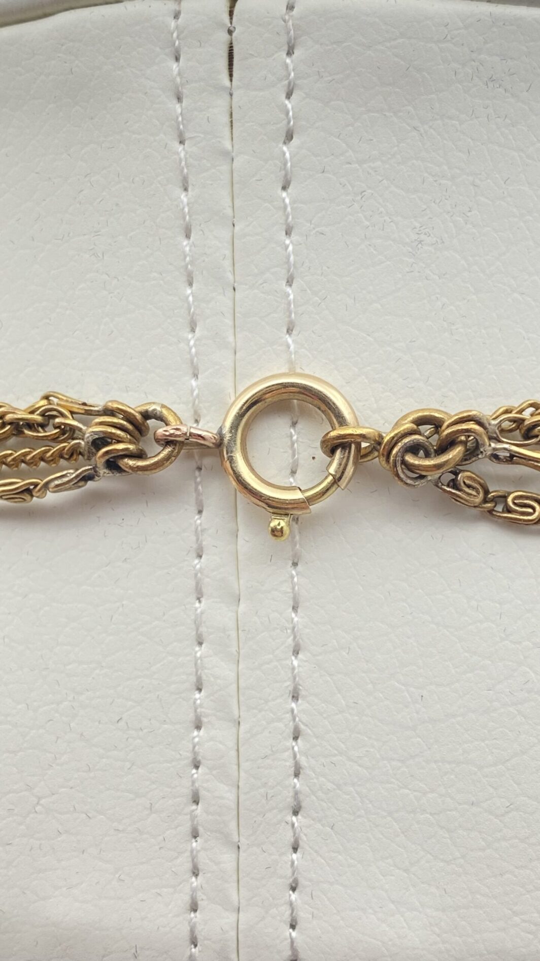 RARA COLLANA IN METALLO DORATO CON MONETA-SPECCHIO PENDENTE RAFFIGURANTE L'IMPERATRICE MARIA TERESA D'AUSTRIA.  EPOCA FINE XIX SECOLO. - immagine 9