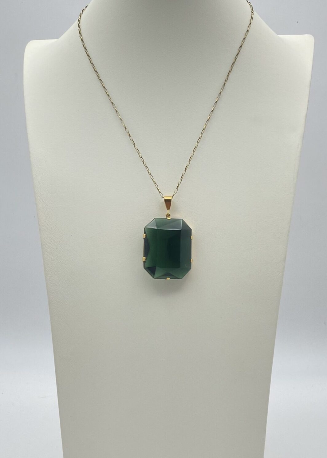 CATENA CON GRANDE PENDENTE. BIGIOTTERIA. USA ANNI ‘30