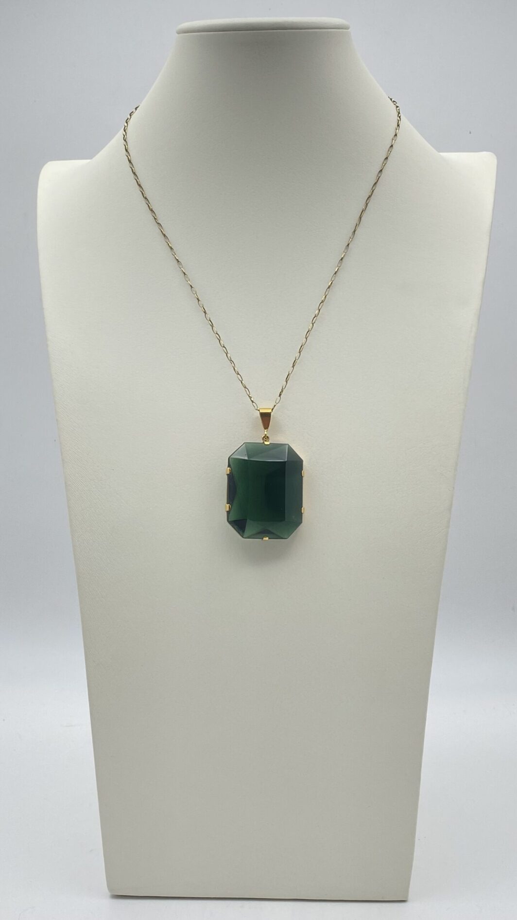 CATENA CON GRANDE PENDENTE. BIGIOTTERIA. USA ANNI ‘30