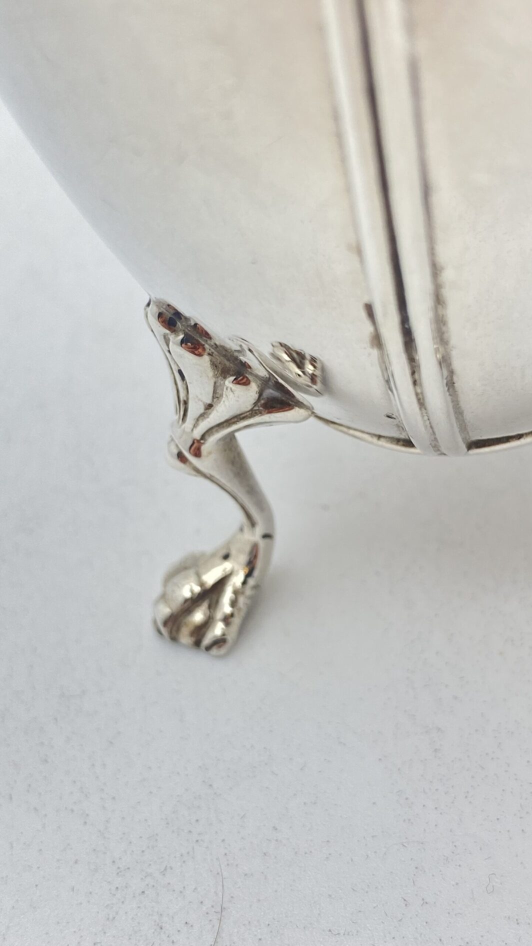 ARGENTO. SPARGIZUCCHERO FIRMATO WALKER & HALL. ANNO 1911. - immagine 9