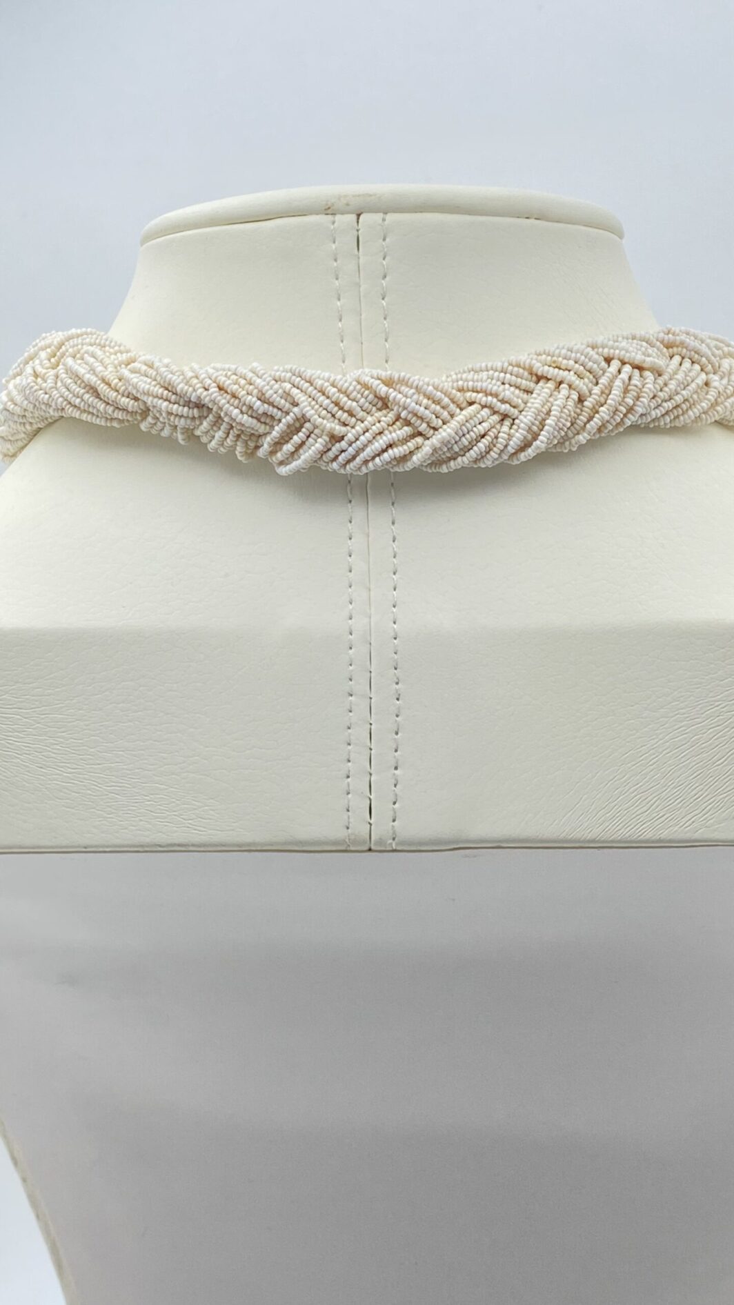 COLLANA FRANCESE ART DECO IN PASTA DI VETRO, CON PENDENTE/SPILLA KENNETH JAY LANE IN LUCITE NERA ANNI ‘50. - immagine 12