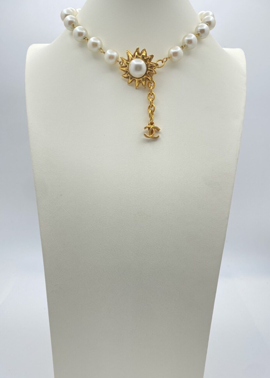 “CHANEL”. COLLIER DI PERLE SUNBURST. PARIGI, COLLEZIONE ANNI ‘90.