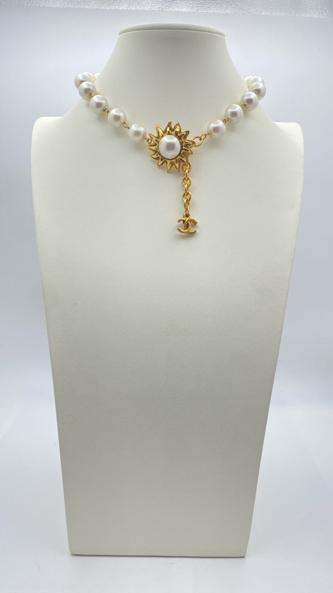 “CHANEL”. COLLIER DI PERLE SUNBURST. PARIGI, COLLEZIONE ANNI ‘90.