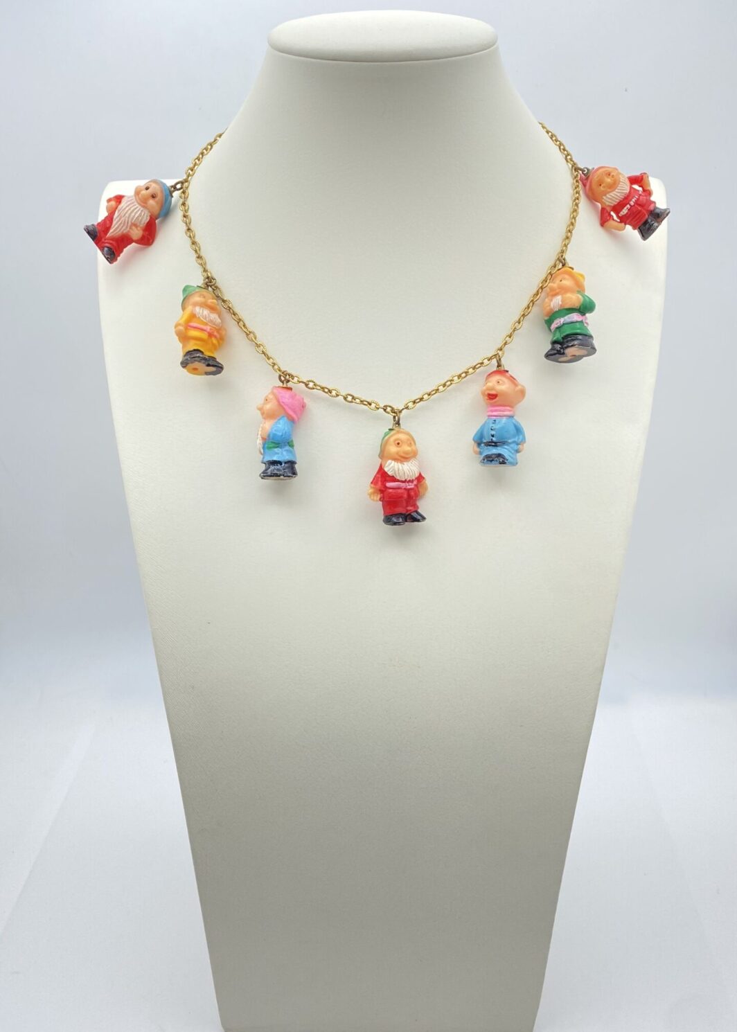 COLLANA VINTAGE ANNI ‘70, “SETTE NANI PER BIANCANEVE”. SOUVENIR DISNEY WORLD ORLANDO.