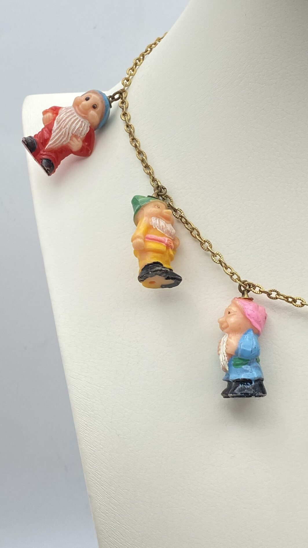 COLLANA VINTAGE ANNI ‘70, “SETTE NANI PER BIANCANEVE”. SOUVENIR DISNEY WORLD ORLANDO. - immagine 3