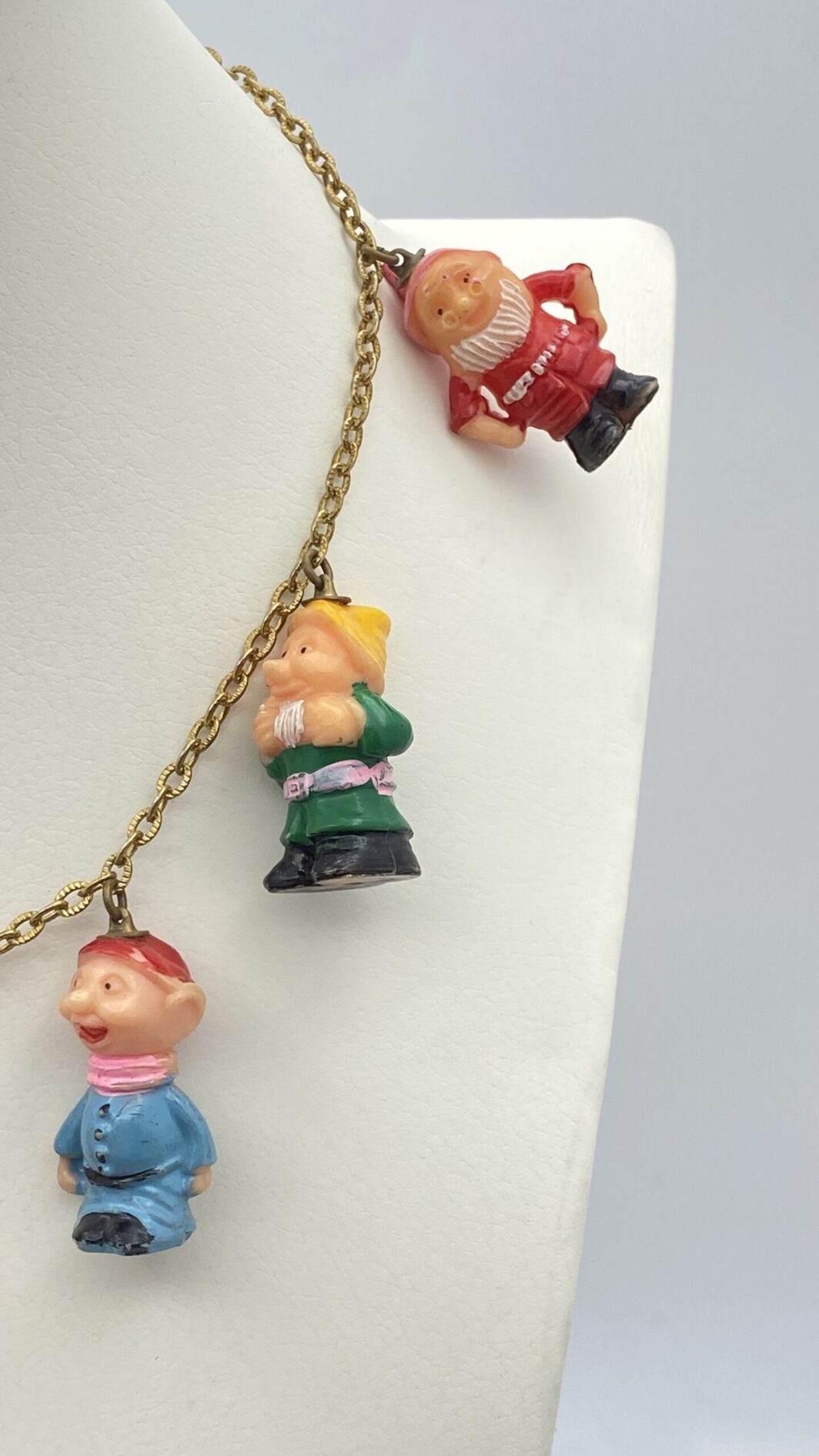 COLLANA VINTAGE ANNI ‘70, “SETTE NANI PER BIANCANEVE”. SOUVENIR DISNEY WORLD ORLANDO. - immagine 5