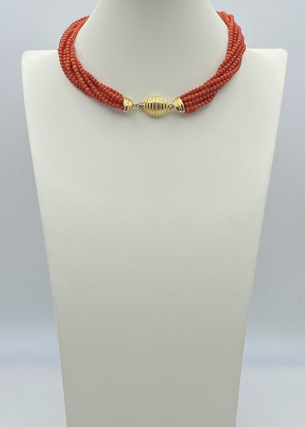 CORALLO SARDO E ORO 18KT. COLLIER VINTAGE. ITALIA ANNI ‘70/‘80.