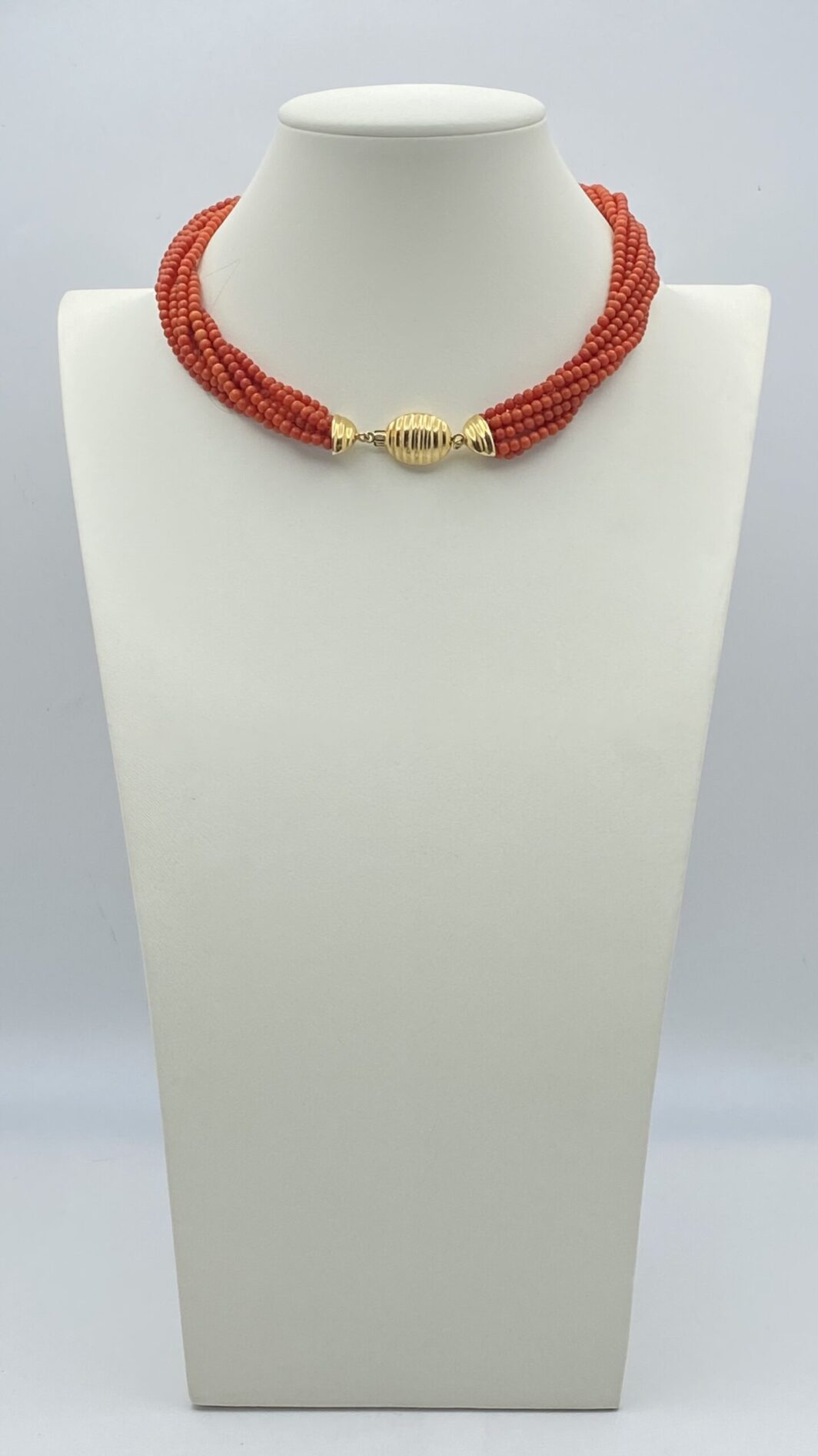 CORALLO SARDO E ORO 18KT. COLLIER VINTAGE. ITALIA ANNI ‘70/‘80.