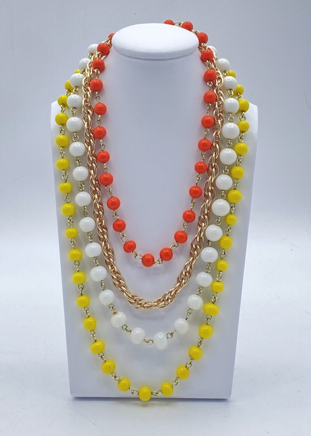 “CORO” COLLIER VINTAGE IN METALLO GOLDTONE E BACHELITE. U.S.A. ANNI ‘40.