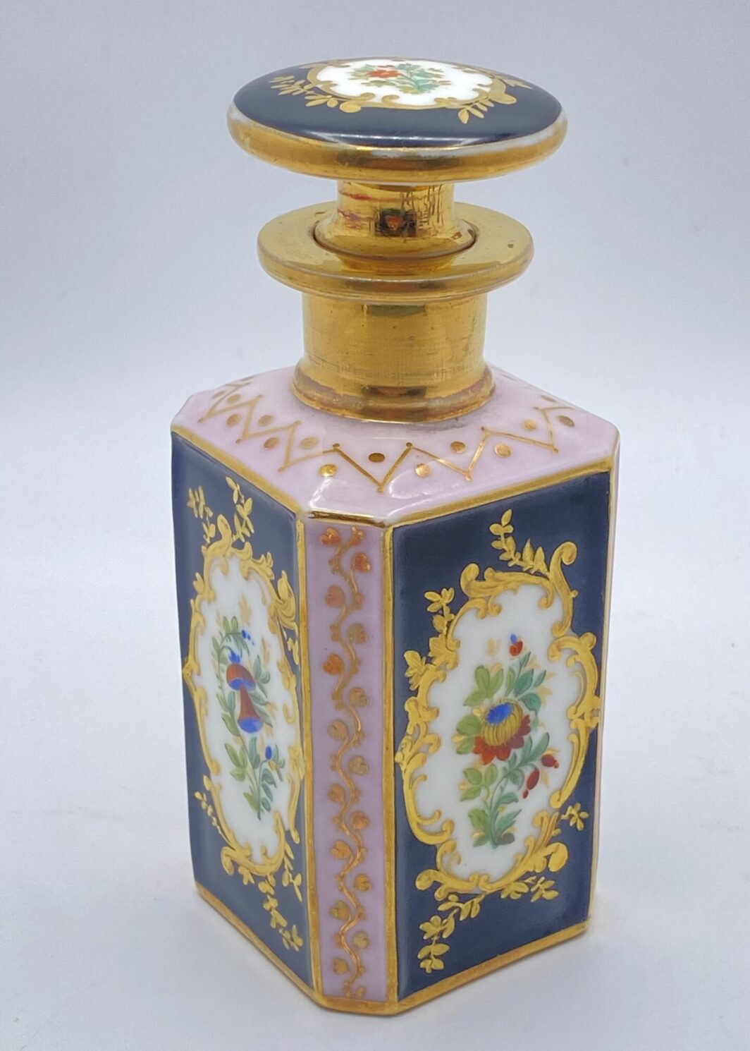 PORCELLANA DI PARIGI, STILE JACOB PETIT. PORTAPROFUMO. FRANCIA 1840/50.