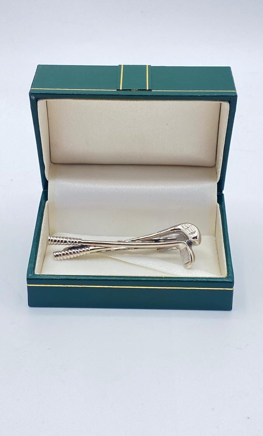 FERMACRAVATTA IN ARGENTO 925, CON MAZZE DA GOLF. VINTAGE ANNI ‘80.