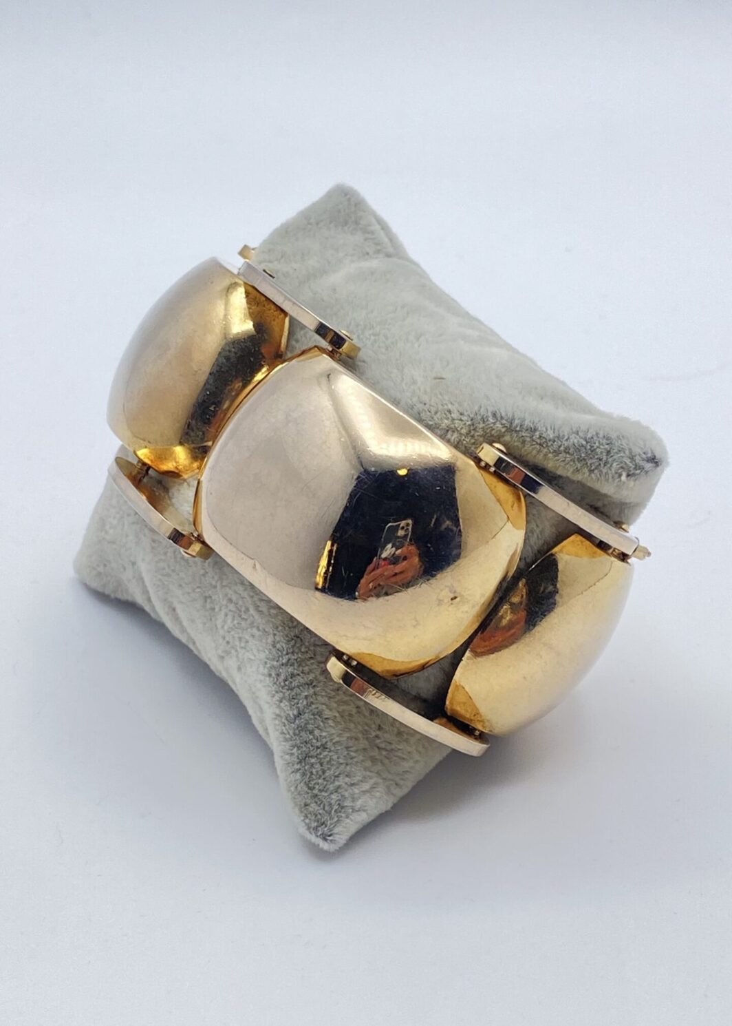 “VARGAS”. BRACCIALE IN METALLO GOLDTONE. U.S.A. ANNI’70.