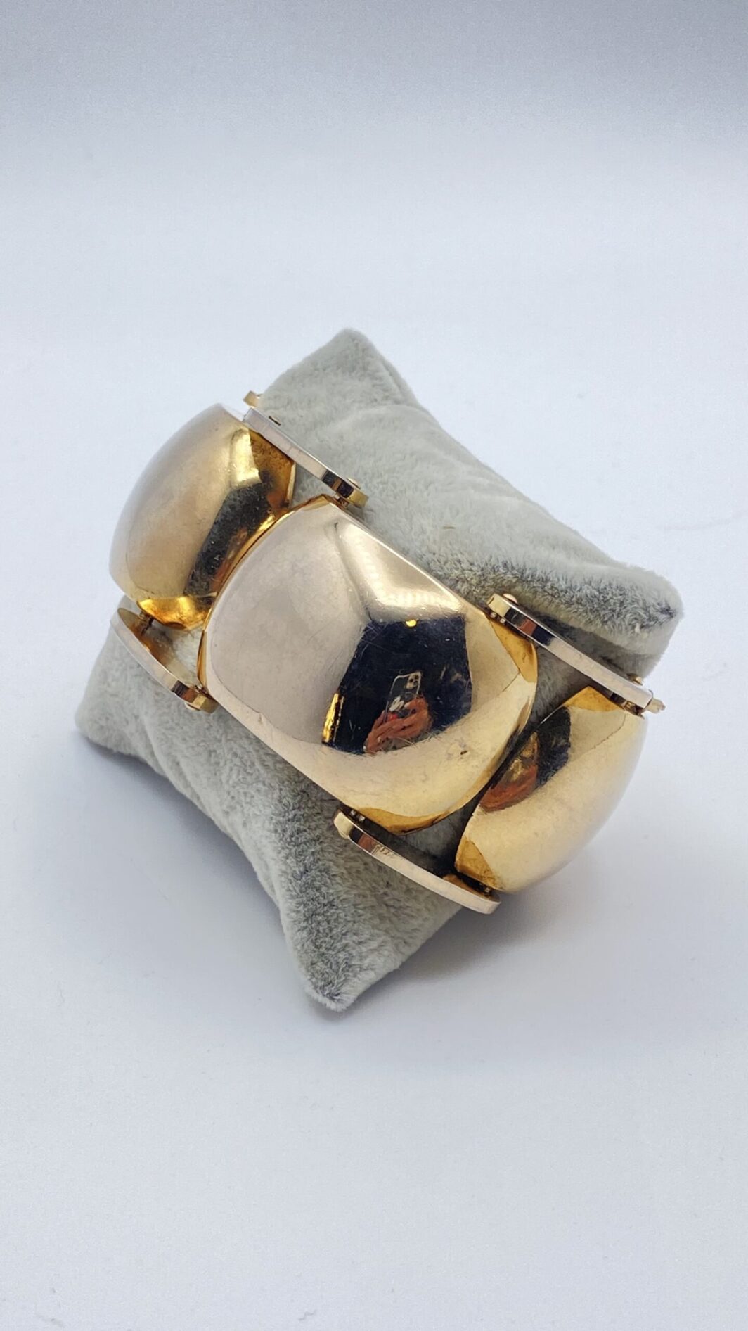 “VARGAS”. BRACCIALE IN METALLO GOLDTONE. U.S.A. ANNI’70.