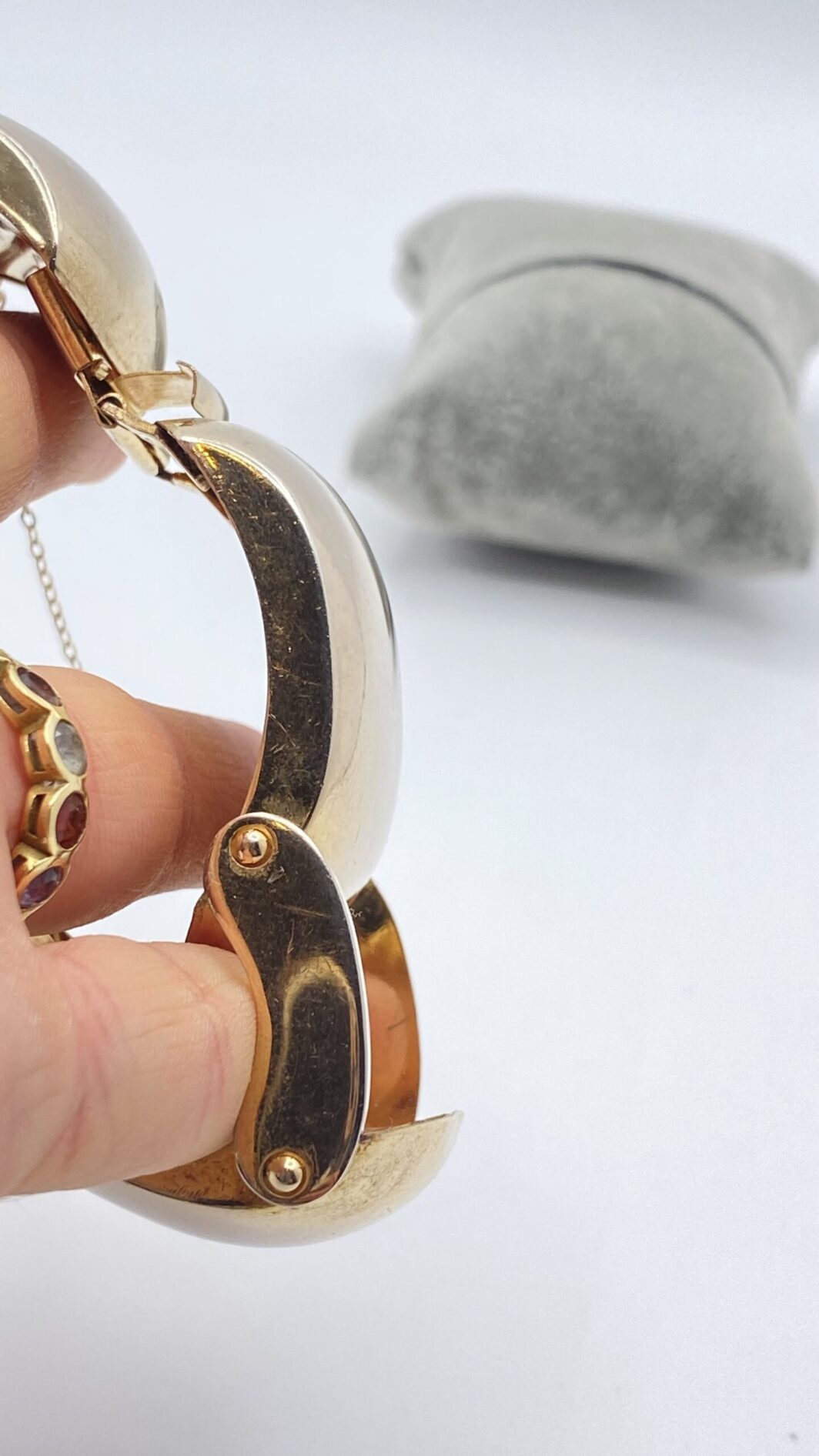 “VARGAS”. BRACCIALE IN METALLO GOLDTONE. U.S.A. ANNI’70. - immagine 4