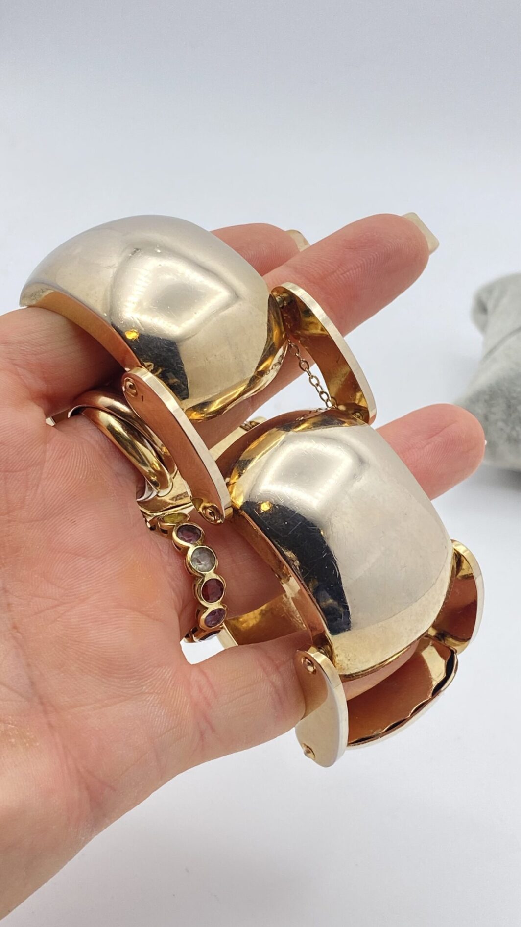 “VARGAS”. BRACCIALE IN METALLO GOLDTONE. U.S.A. ANNI’70. - immagine 3
