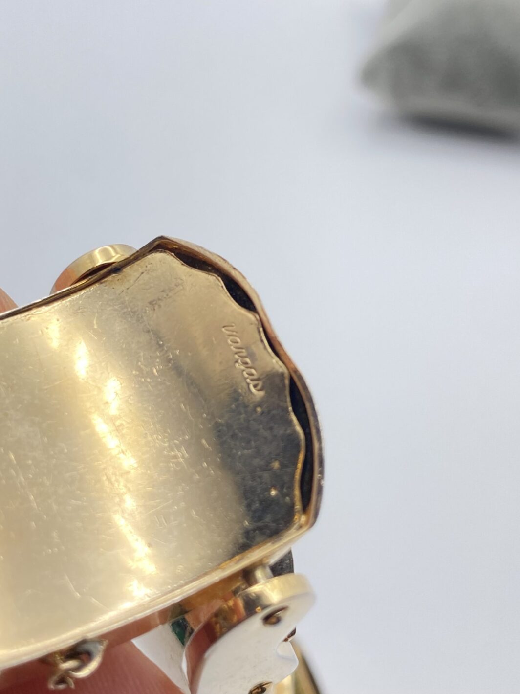 “VARGAS”. BRACCIALE IN METALLO GOLDTONE. U.S.A. ANNI’70. - immagine 2