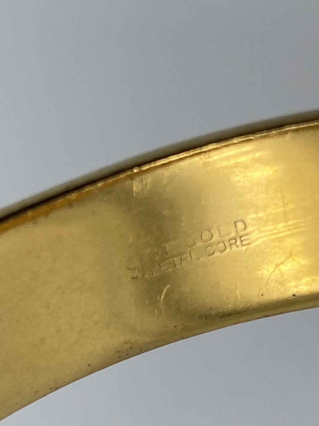 BRACCIALE RIGIDO PLACCATO IN ORO 9KT. U.K. VINTAGE ANNI ‘50. - immagine 3
