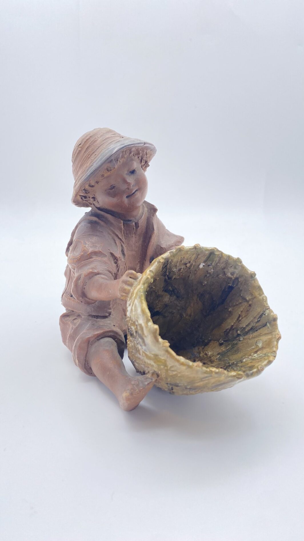TERRACOTTA. BAMBINO PESCATORE CON CESTO. ITALIA FINE XIX sec. - immagine 2