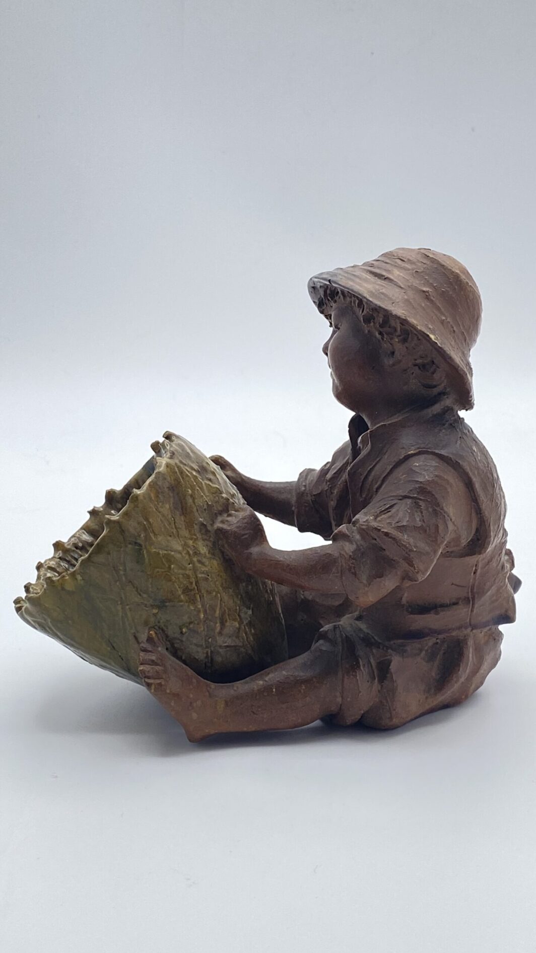 TERRACOTTA. BAMBINO PESCATORE CON CESTO. ITALIA FINE XIX sec. - immagine 4