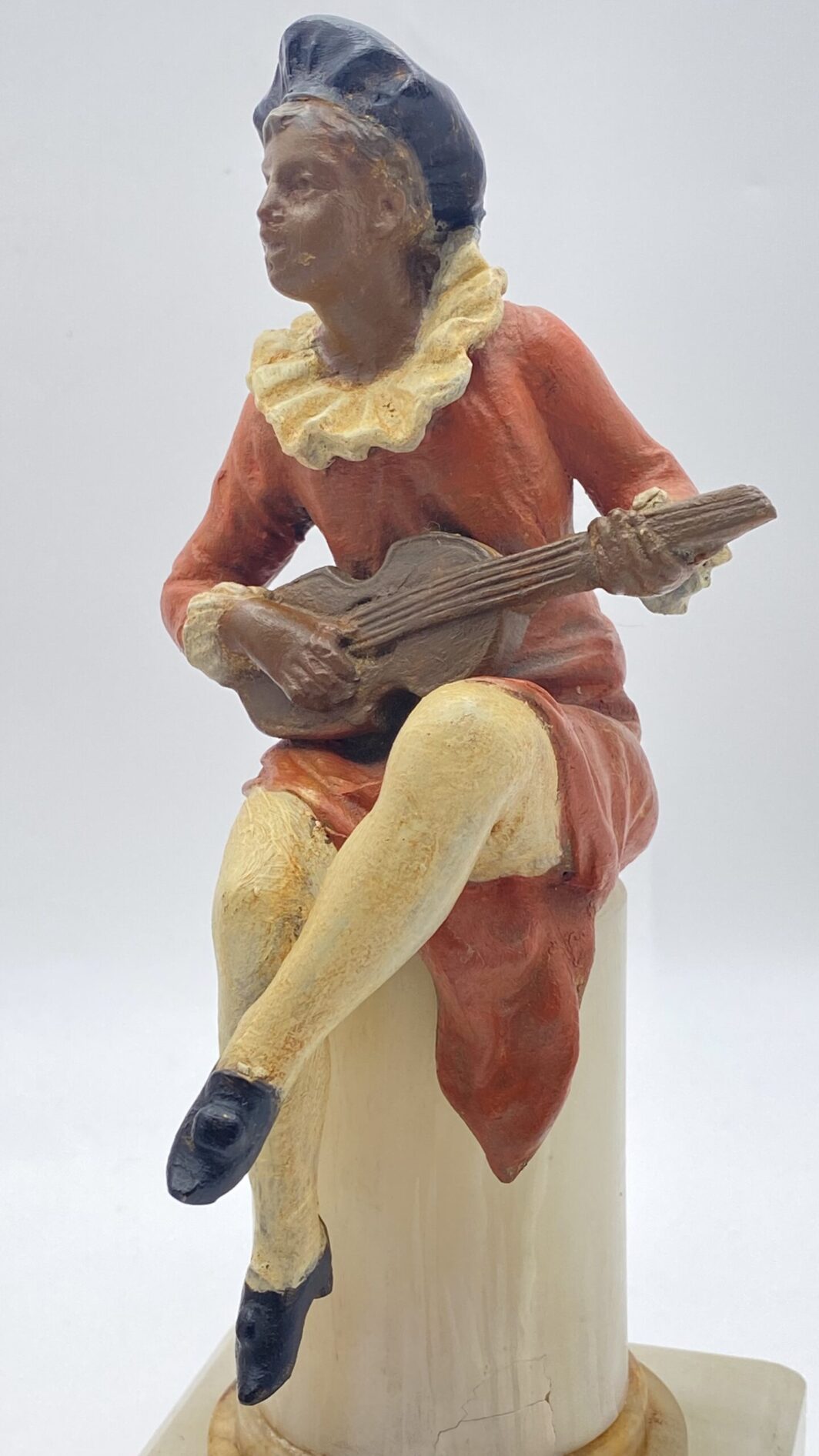 FIGURE DELLA COMMEDIA DELL’ARTE IN ANTIMONIO POLICROMO SU COLONNE DI ALABASTRO. ITALIA, FINE XIX sec. - immagine 29