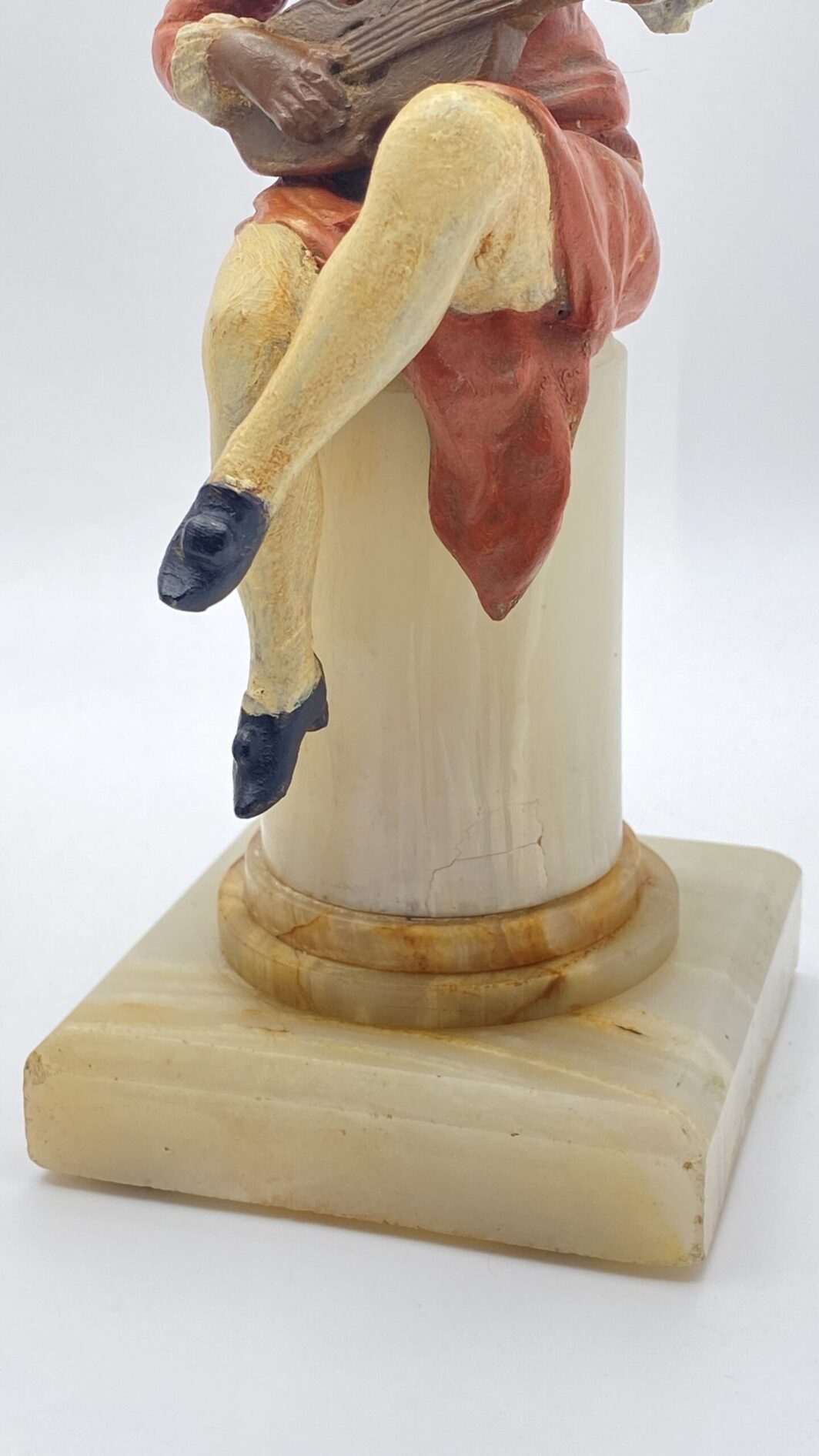 FIGURE DELLA COMMEDIA DELL’ARTE IN ANTIMONIO POLICROMO SU COLONNE DI ALABASTRO. ITALIA, FINE XIX sec. - immagine 28