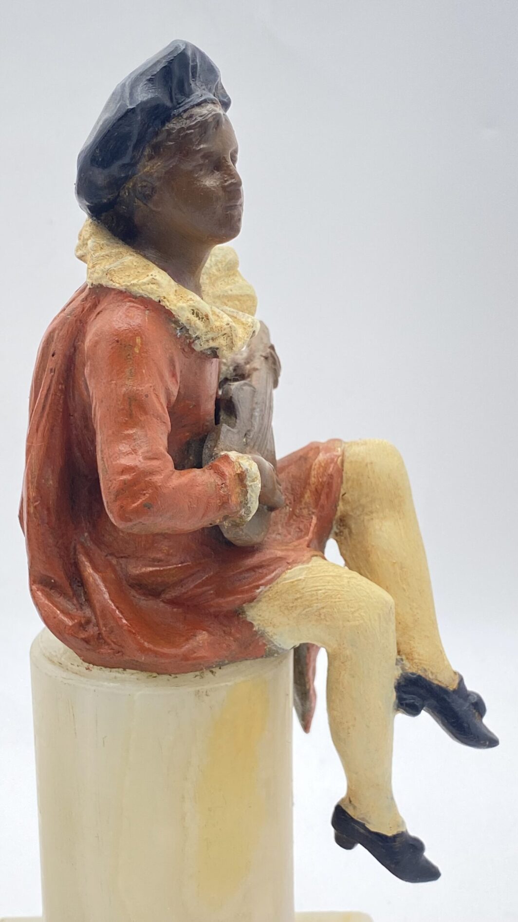 FIGURE DELLA COMMEDIA DELL’ARTE IN ANTIMONIO POLICROMO SU COLONNE DI ALABASTRO. ITALIA, FINE XIX sec. - immagine 19