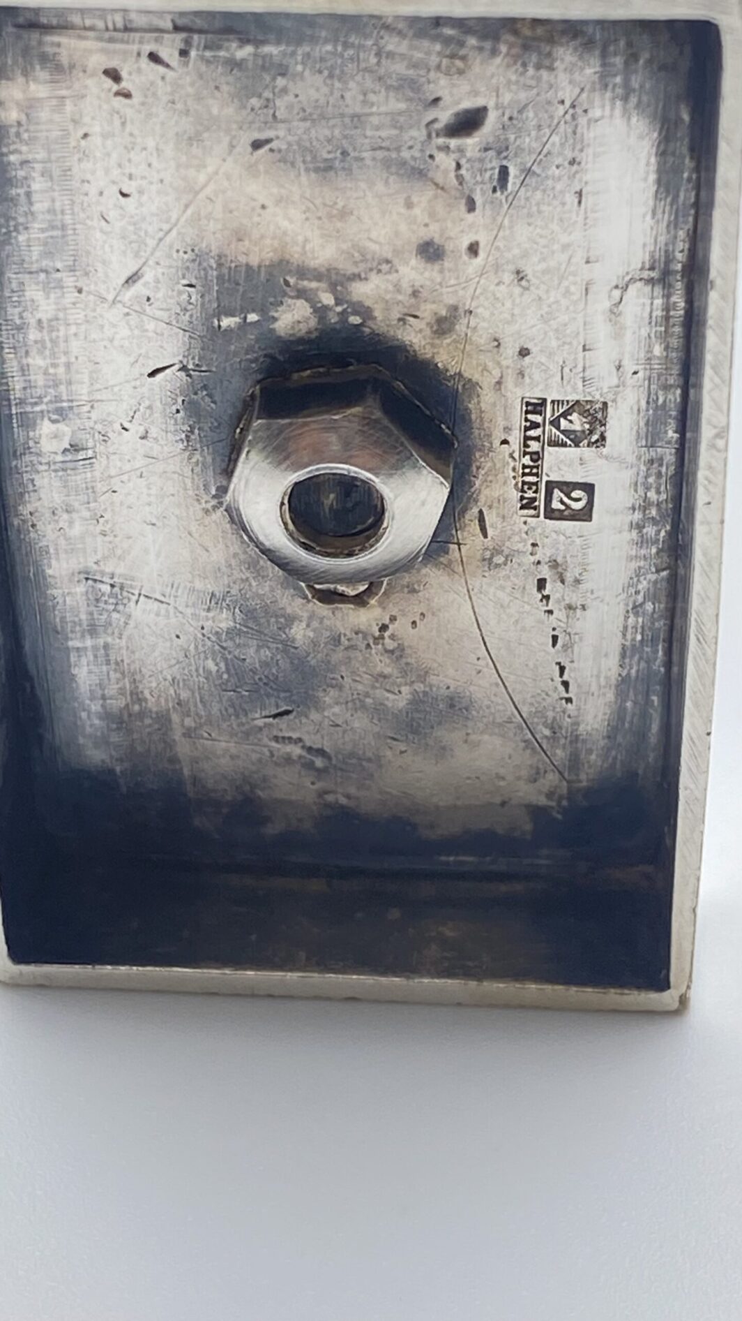 SEGNAPOSTO/PORTAMENU ART DECO CON PAVONE. FIRMATO HALPNEN. FRANCIA, ANNI ‘20/‘30. - immagine 5