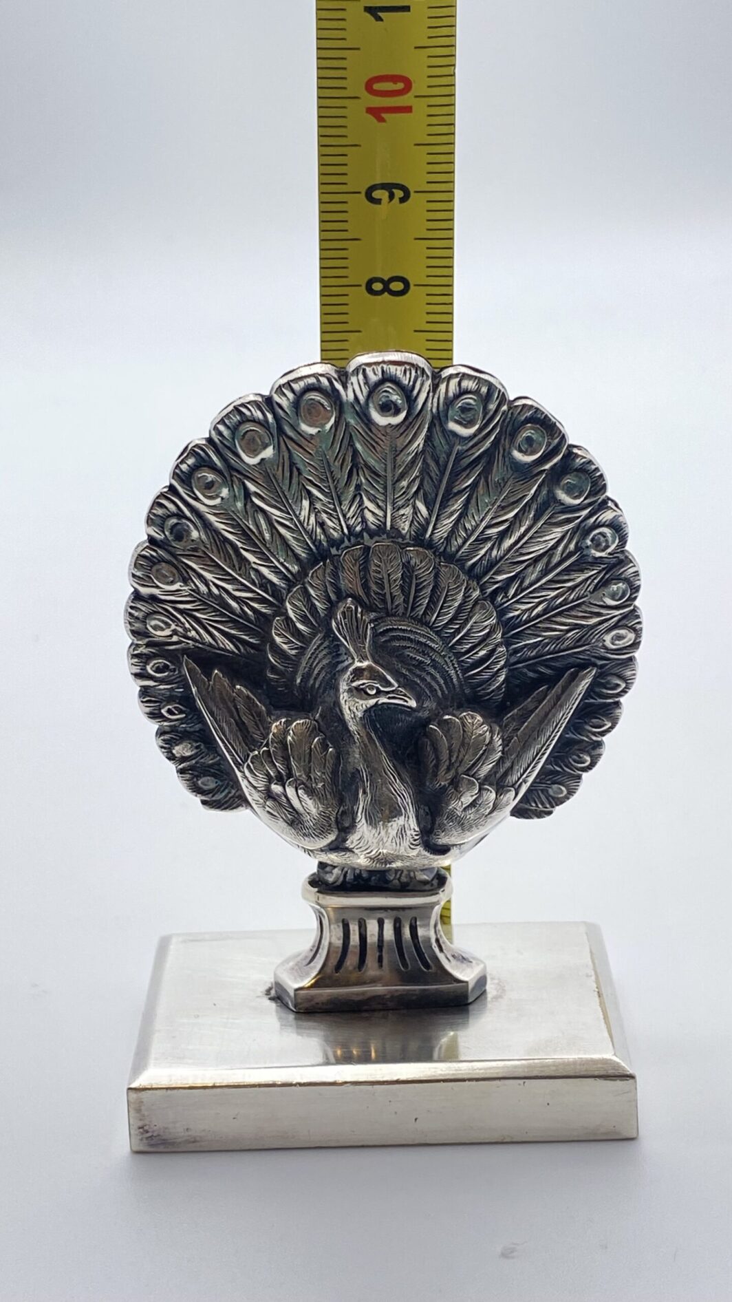 SEGNAPOSTO/PORTAMENU ART DECO CON PAVONE. FIRMATO HALPNEN. FRANCIA, ANNI ‘20/‘30. - immagine 3