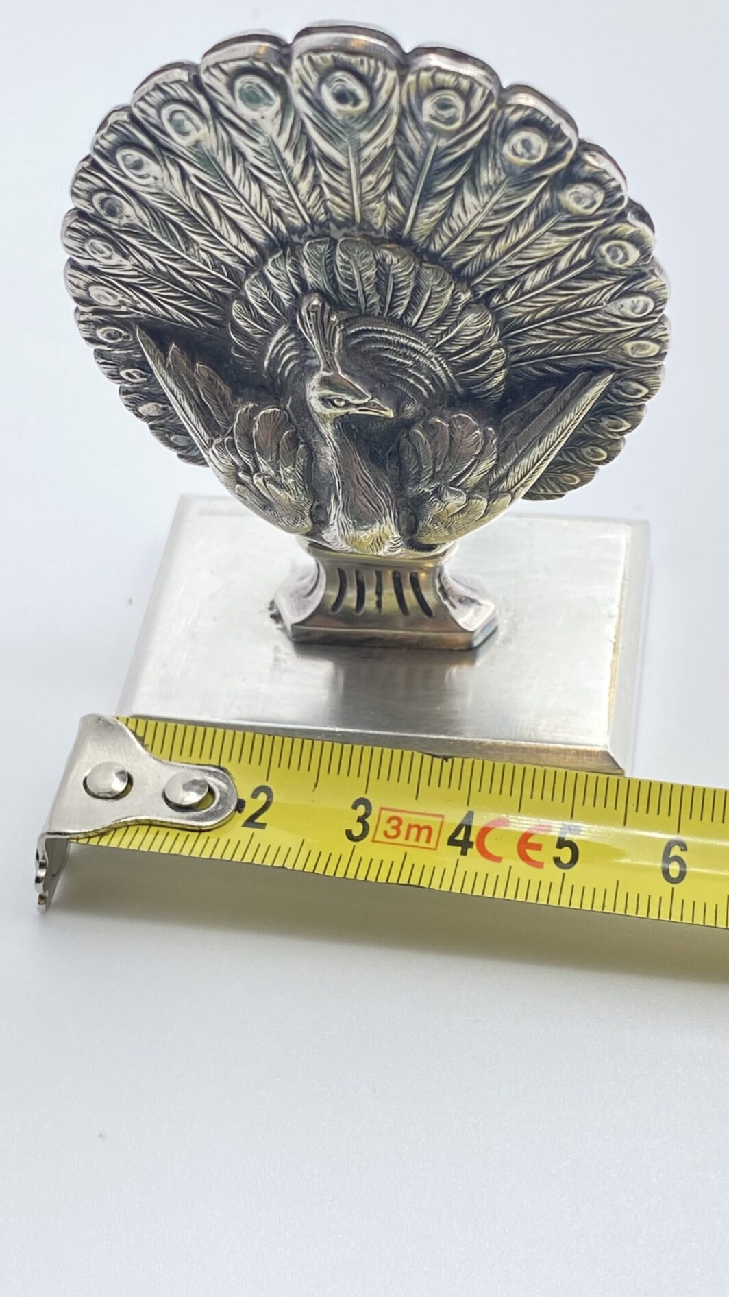 SEGNAPOSTO/PORTAMENU ART DECO CON PAVONE. FIRMATO HALPNEN. FRANCIA, ANNI ‘20/‘30. - immagine 2