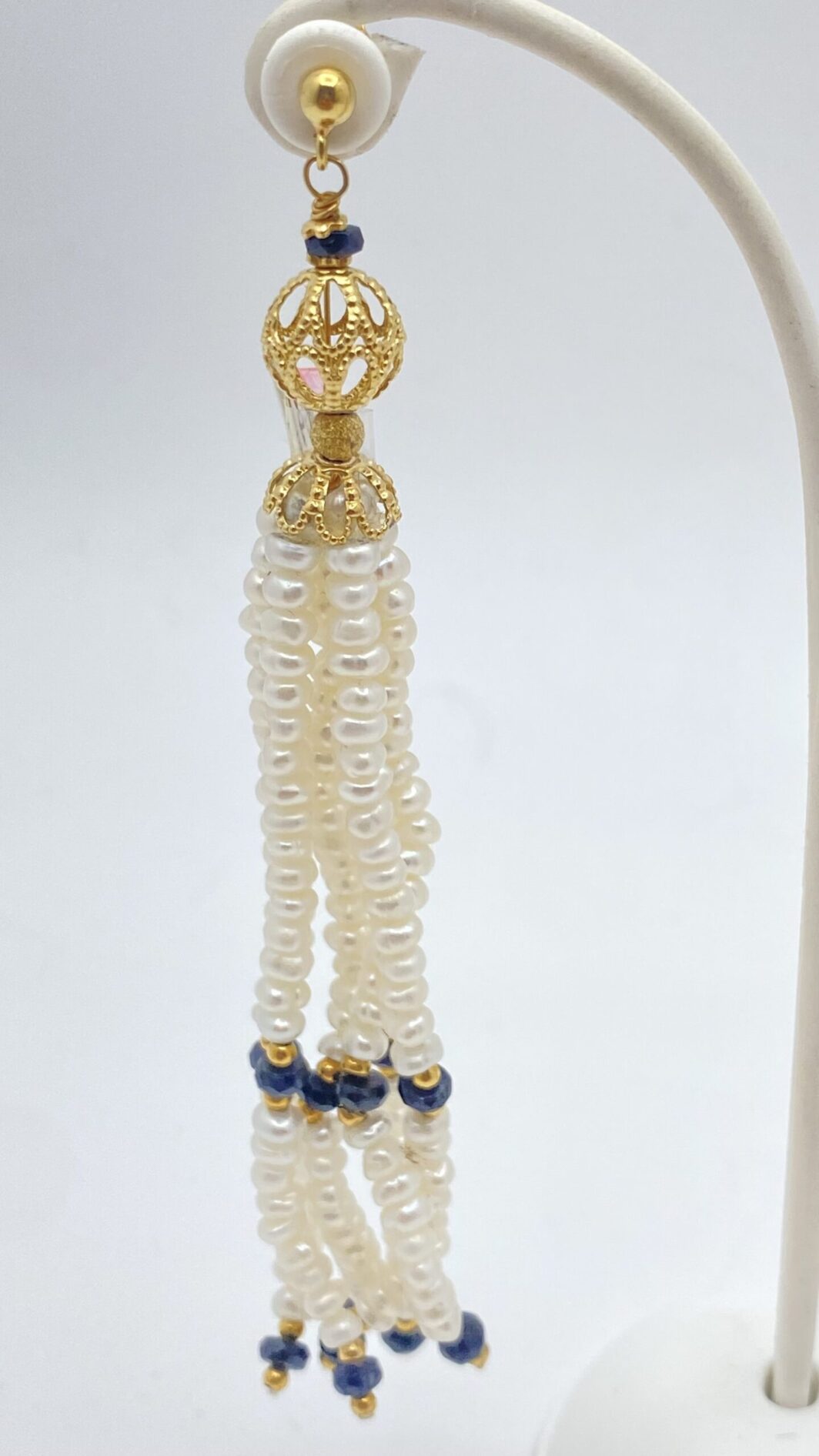 PAIO DI ORECCHINI PENDENTI VINTAGE IN ORO GIALLO 18KT, CON PERLE E ZAFFIRI. - immagine 8