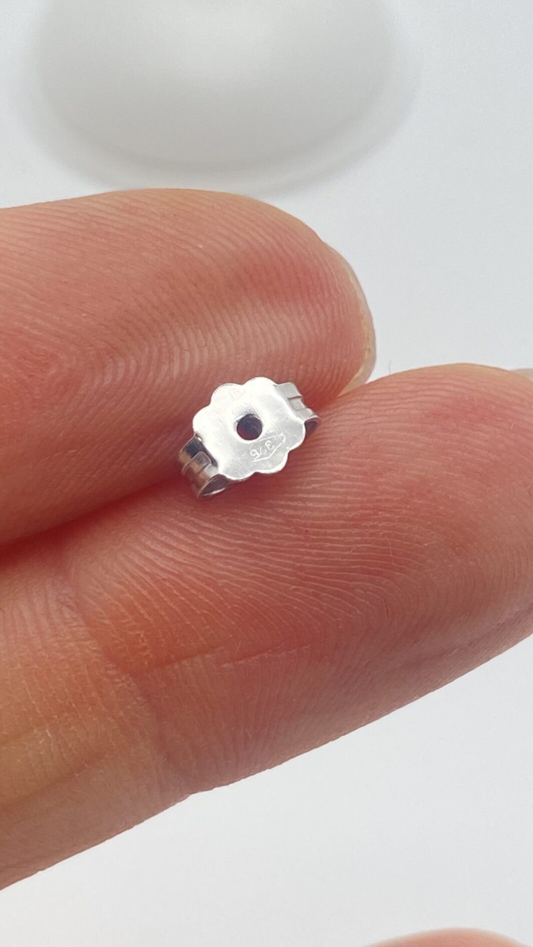 PAIO DI ORECCHINI IN ORO BIANCO 14KT, CON RUBINI E BRILLANTI. - immagine 10